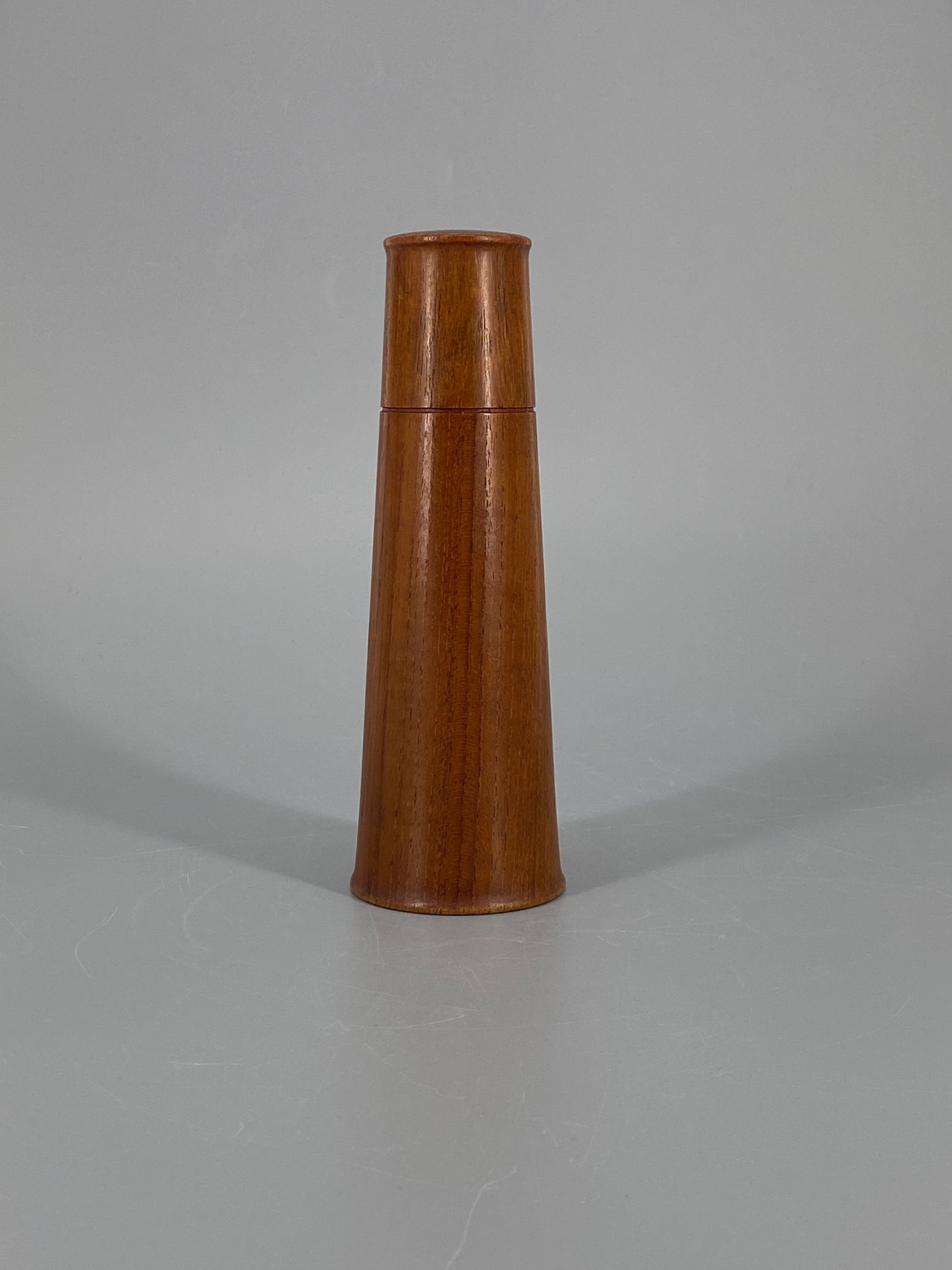 Lange Holzdose mit Deckel, konische Kegelform