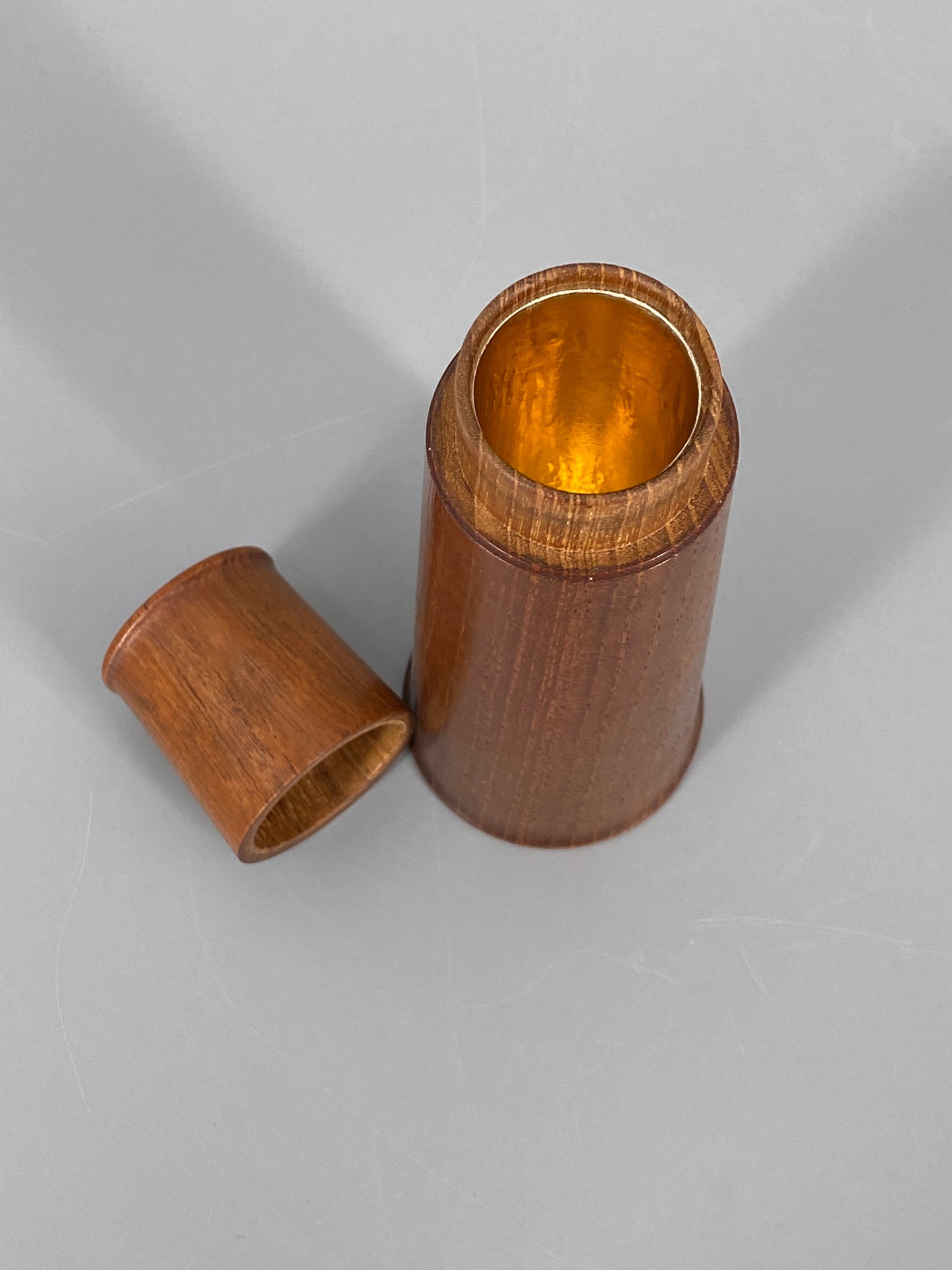 Lange Holzdose mit Deckel, konische Kegelform
