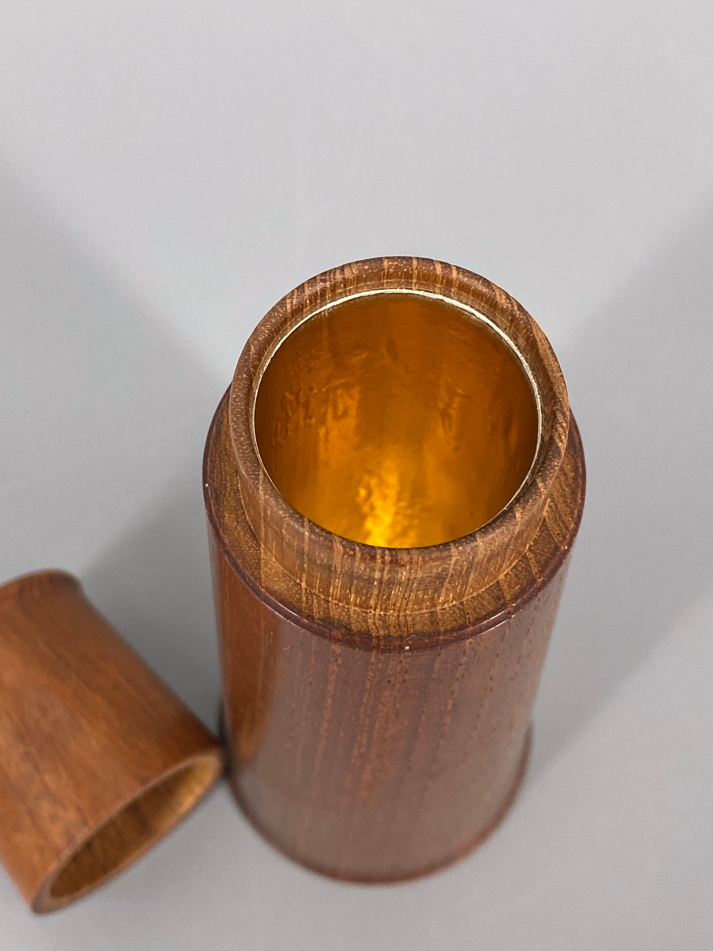 Lange Holzdose mit Deckel, konische Kegelform