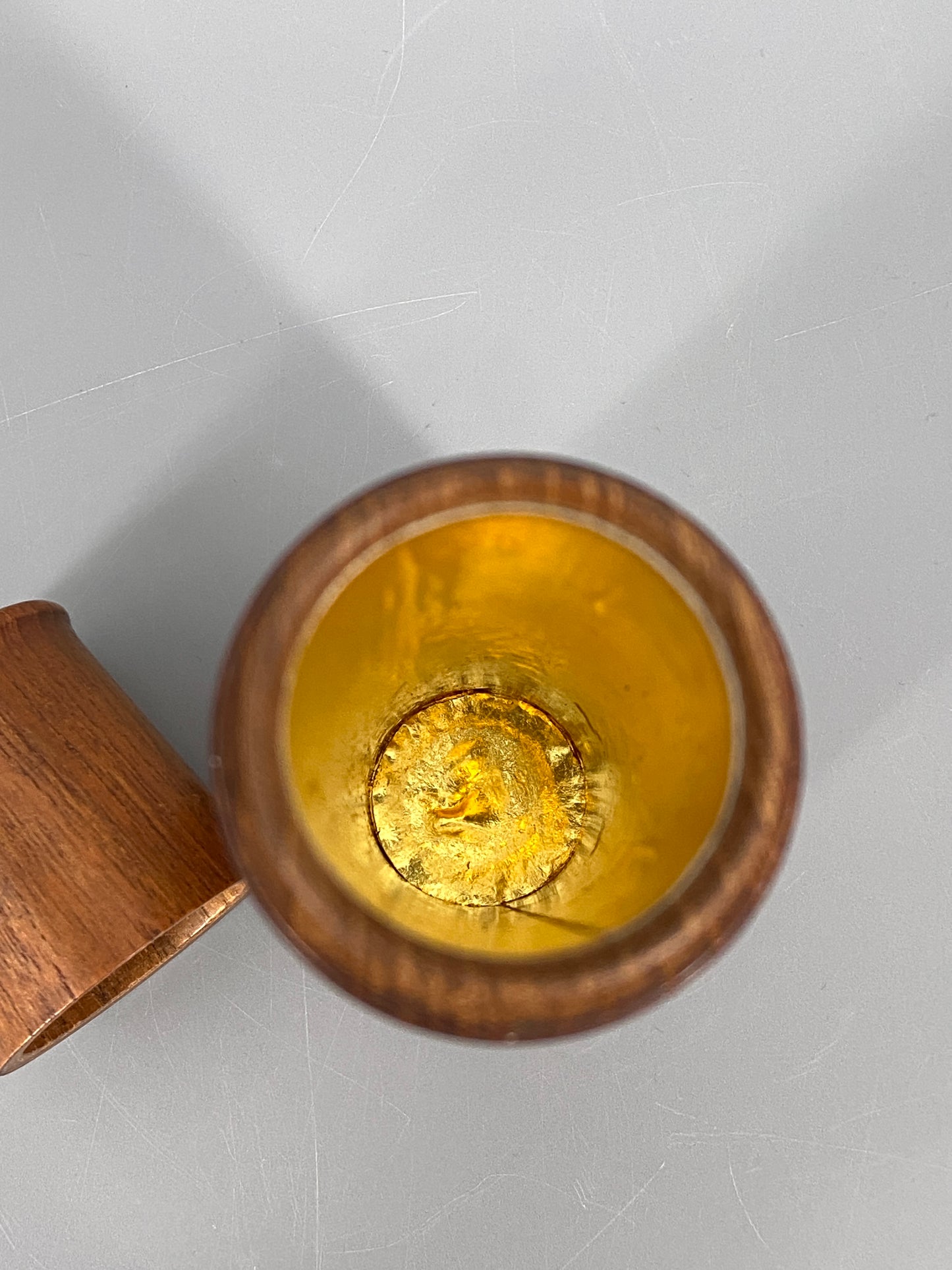 Lange Holzdose mit Deckel, konische Kegelform