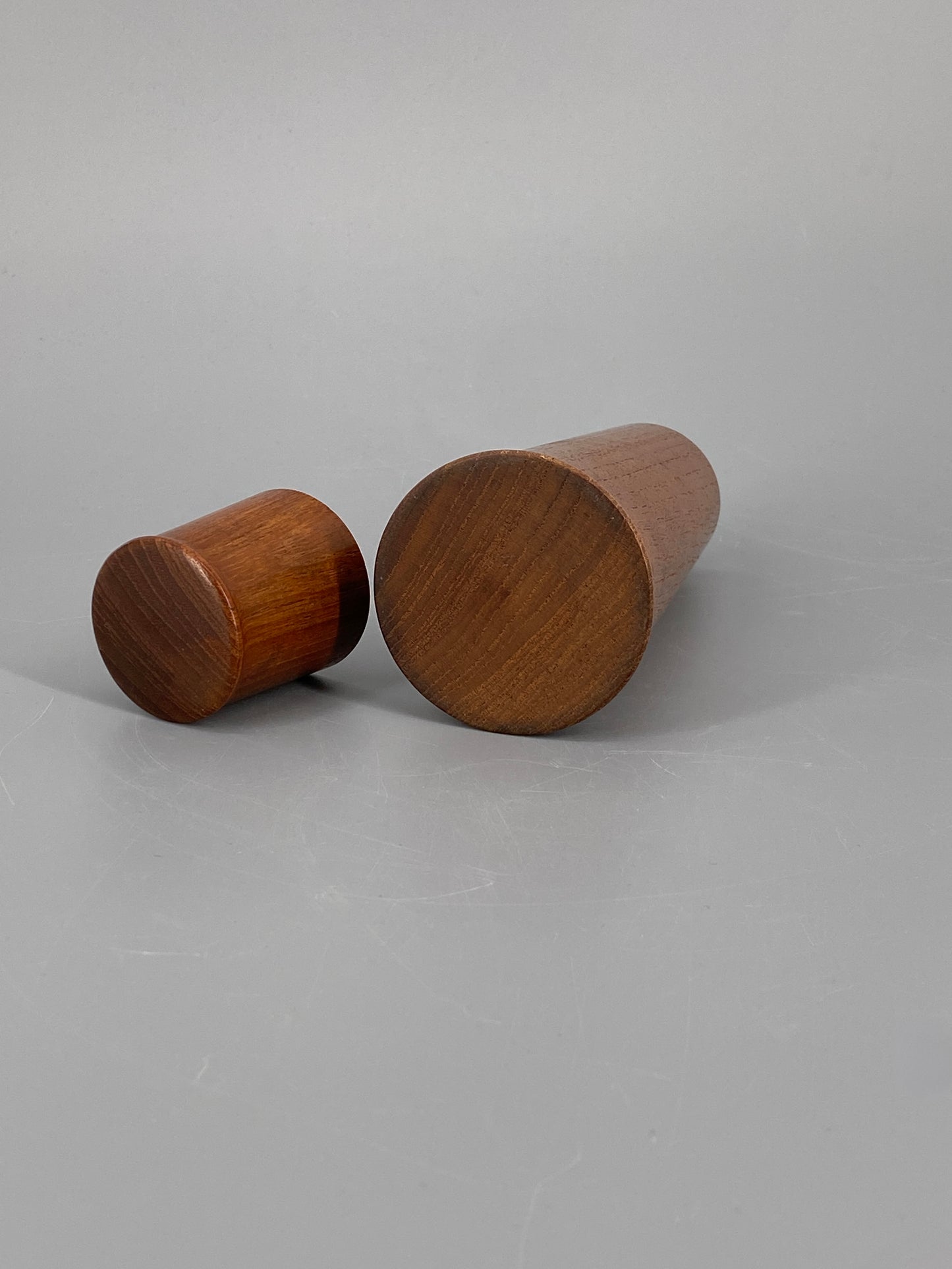Lange Holzdose mit Deckel, konische Kegelform