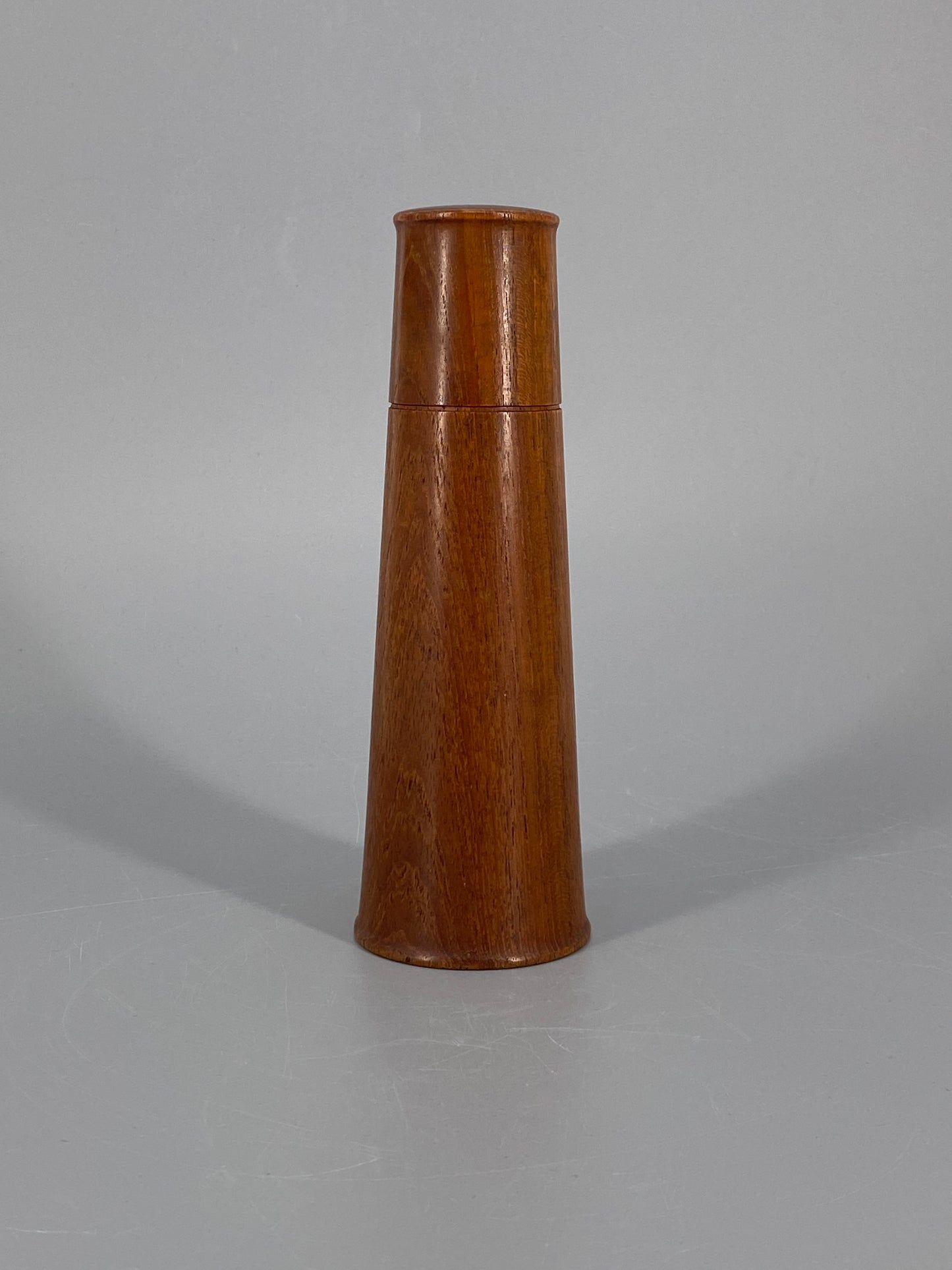 Lange Holzdose mit Deckel, konische Kegelform