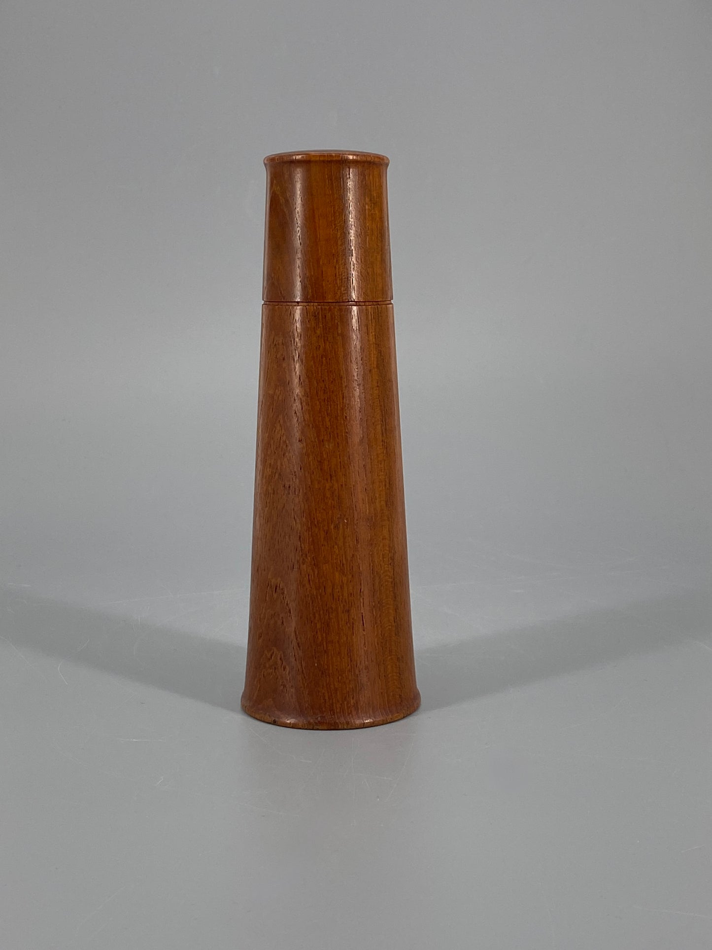 Lange Holzdose mit Deckel, konische Kegelform