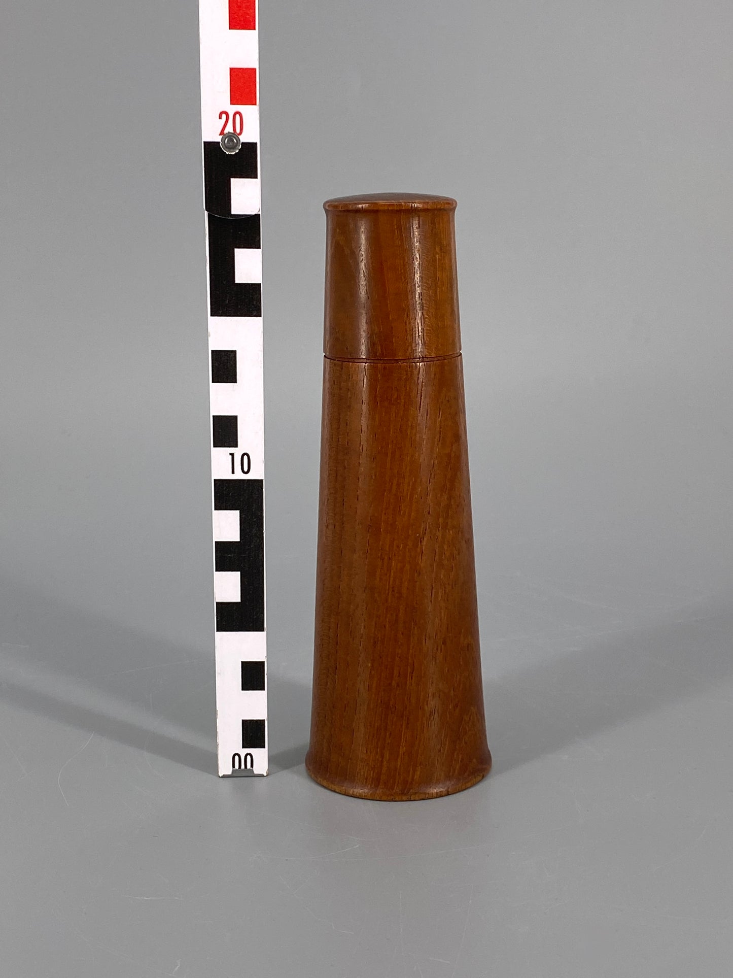 Lange Holzdose mit Deckel, konische Kegelform