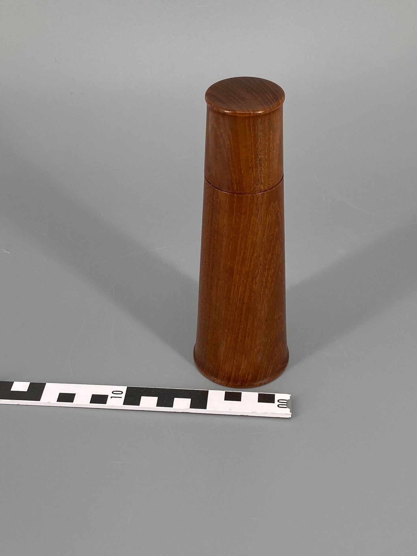 Lange Holzdose mit Deckel, konische Kegelform
