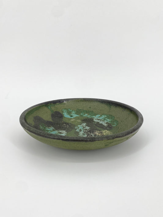 Studiokeramik Schale in Grün mit Lavaglasur