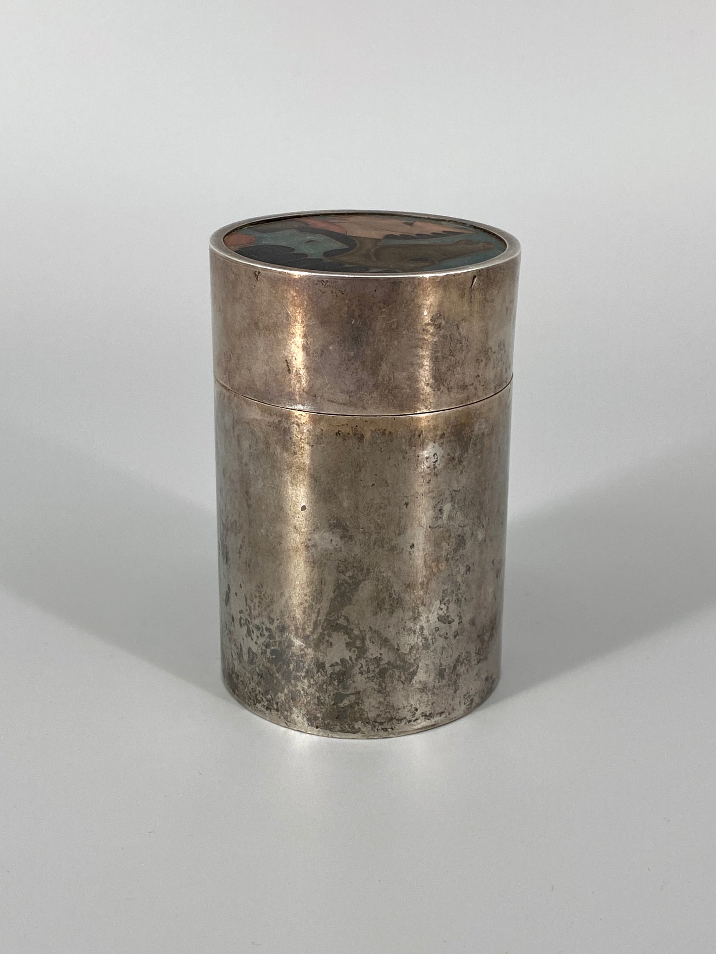 Art Deco Zylindrische Zigarettendose aus 835er Silber, Deckel mit emaillierter Einlage, punziert