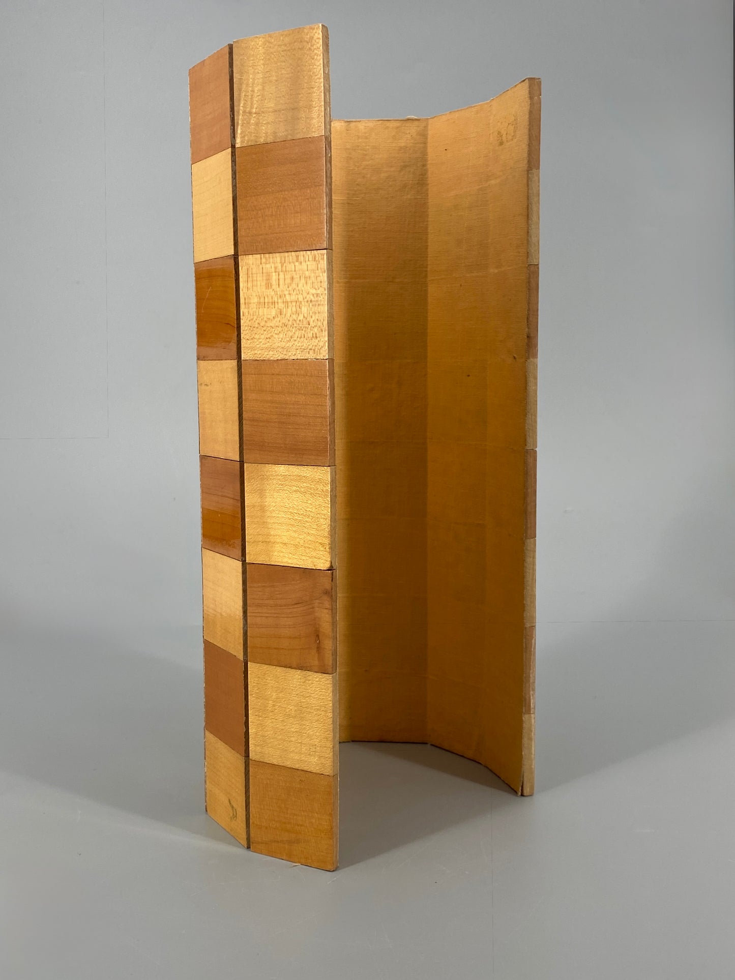 Faltbares Schachbrett aus zwei verschiedenen Holzarten