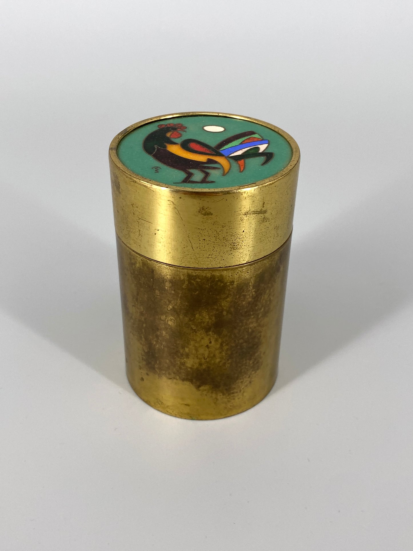 Art Deco Zylindrische Zigarettendose aus Messing, Deckel mit emaillierter Einlage, signiert