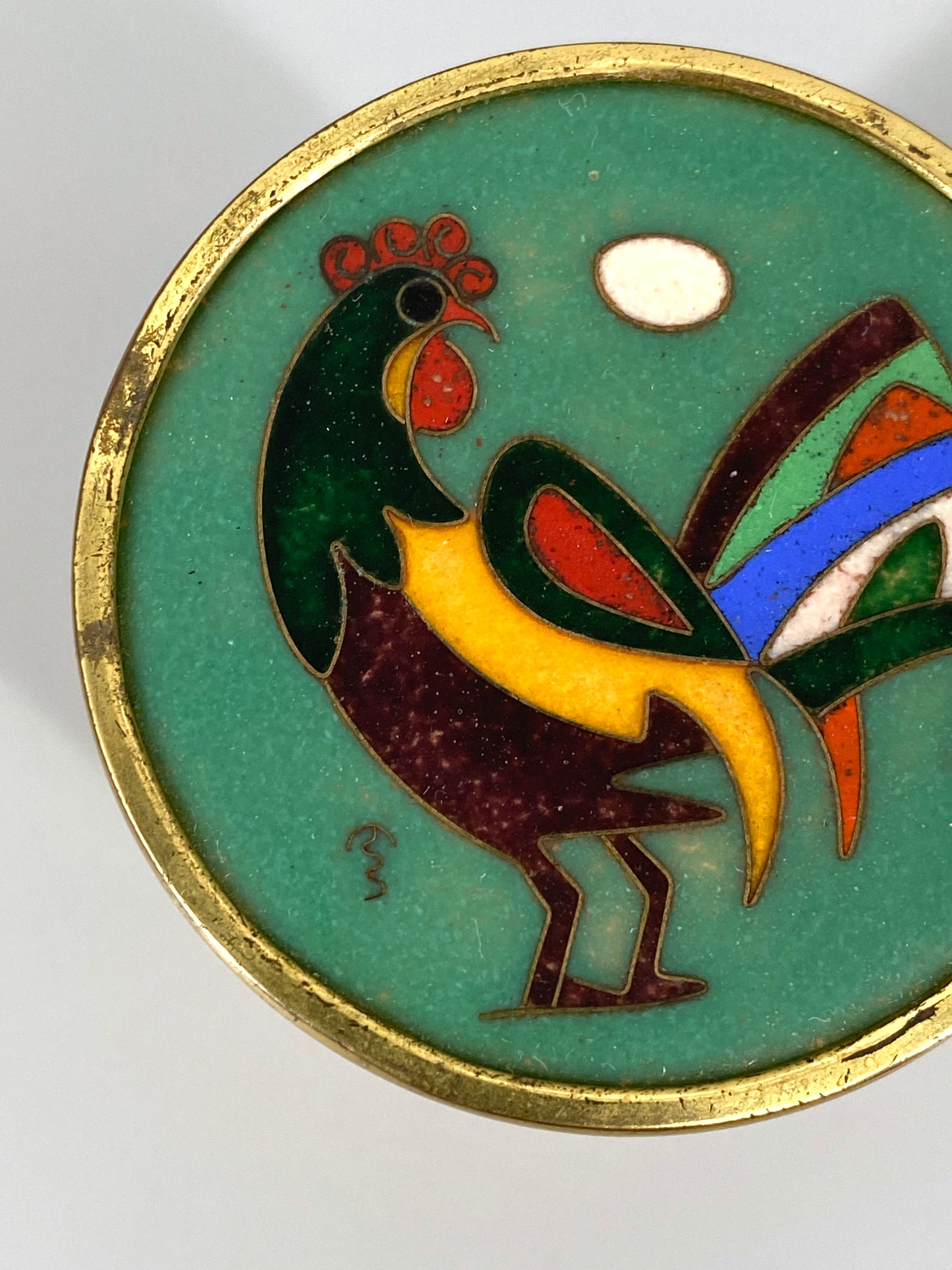 Art Deco Zylindrische Zigarettendose aus Messing, Deckel mit emaillierter Einlage, signiert