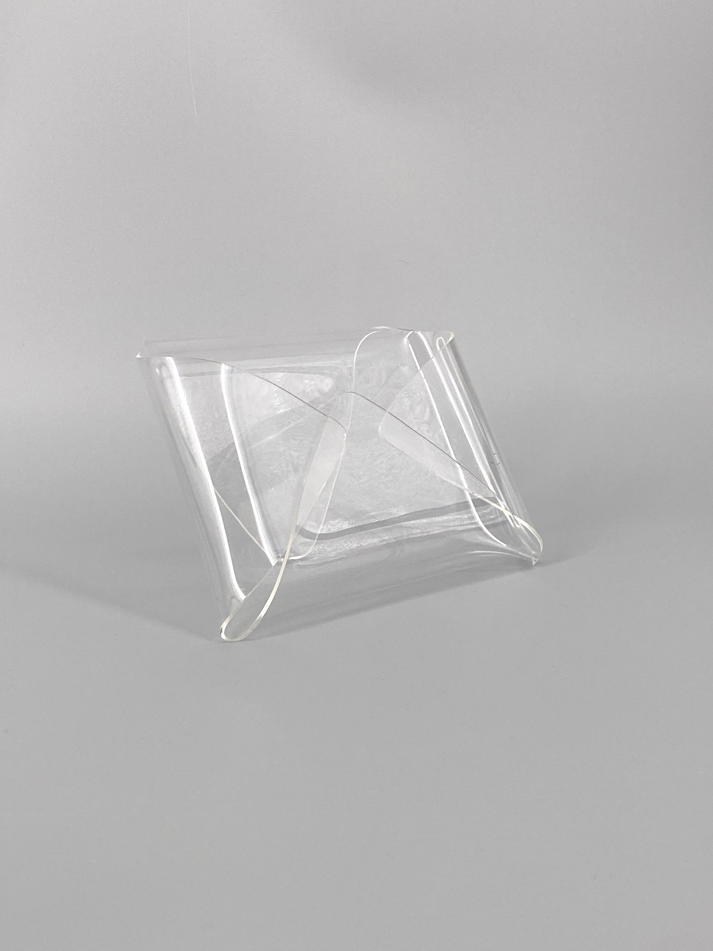 offener Briefumschlag aus Plexiglas als Kartenhalter/Briefablage, 80er
