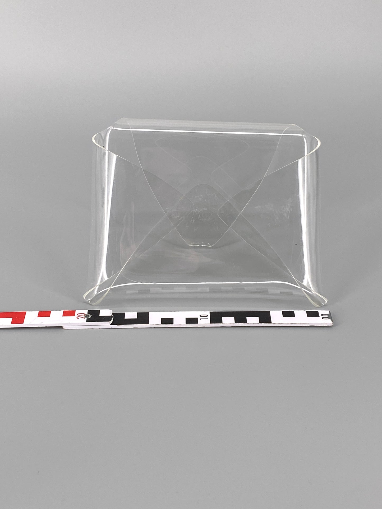 offener Briefumschlag aus Plexiglas als Kartenhalter/Briefablage, 80er