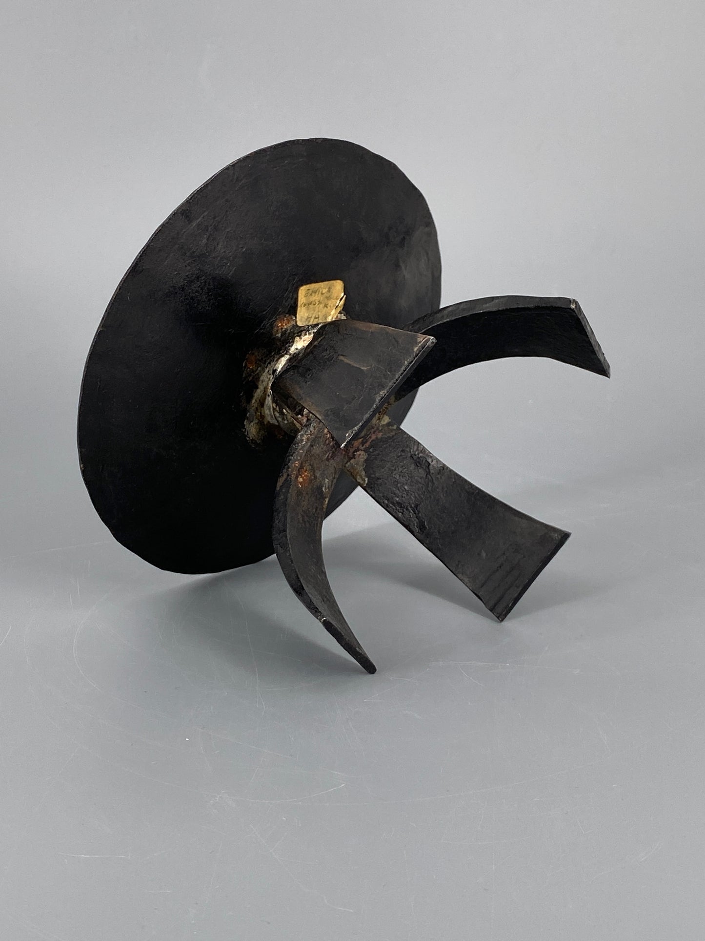 Brutalistischer Kerzenhalter aus Eisen, für Blockkerzen