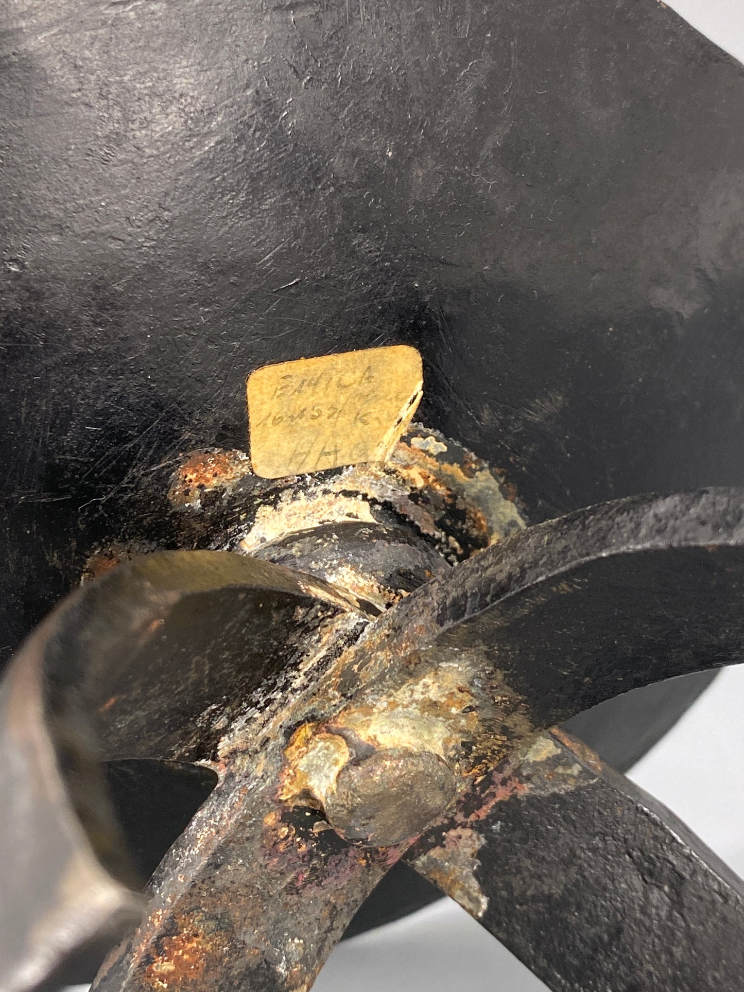 Brutalistischer Kerzenhalter aus Eisen, für Blockkerzen