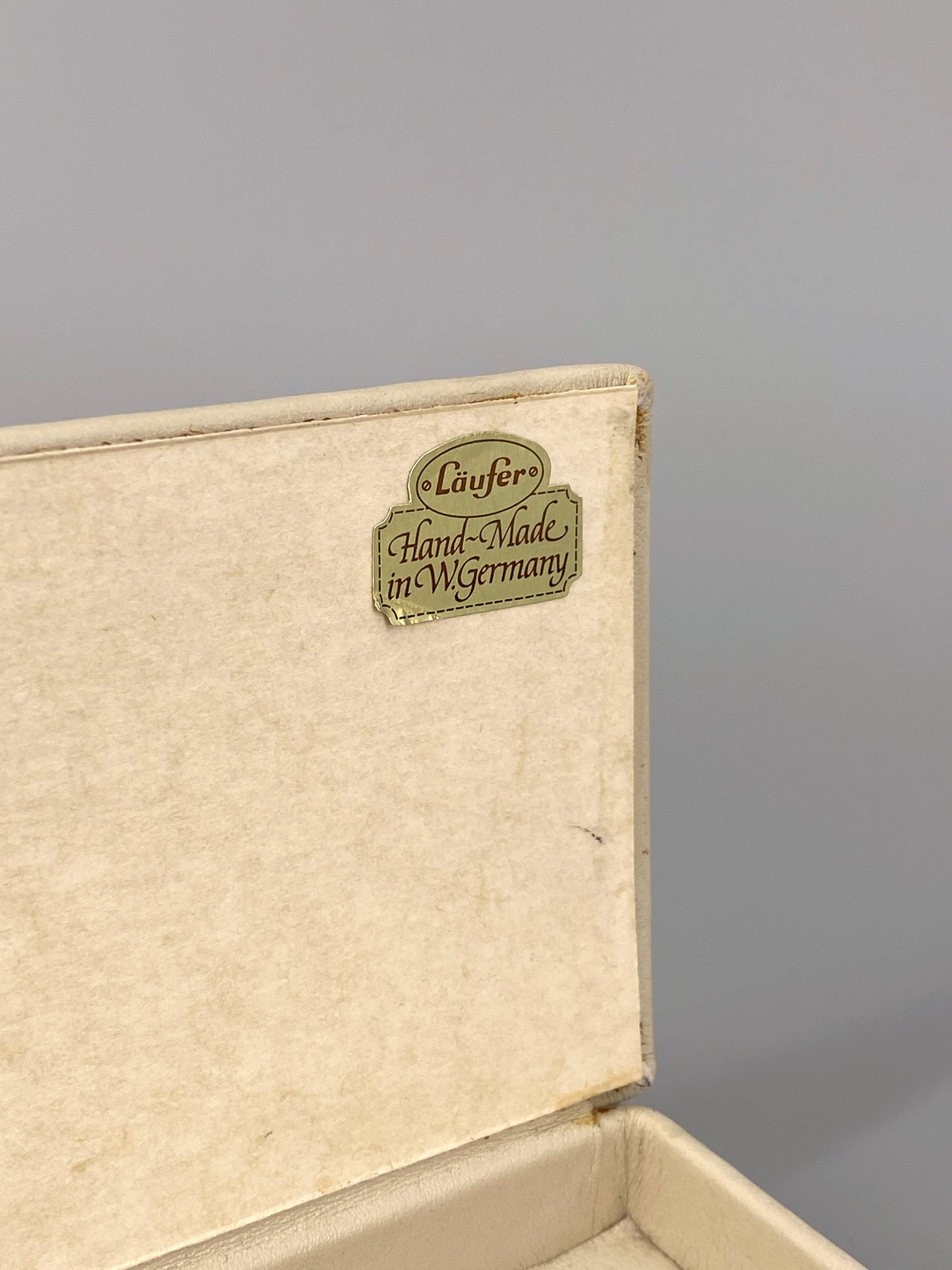 weiße Aufbewahrungsbox aus Leder von Läufer, Pinsel / Malutensilien, West-Germany, 60er