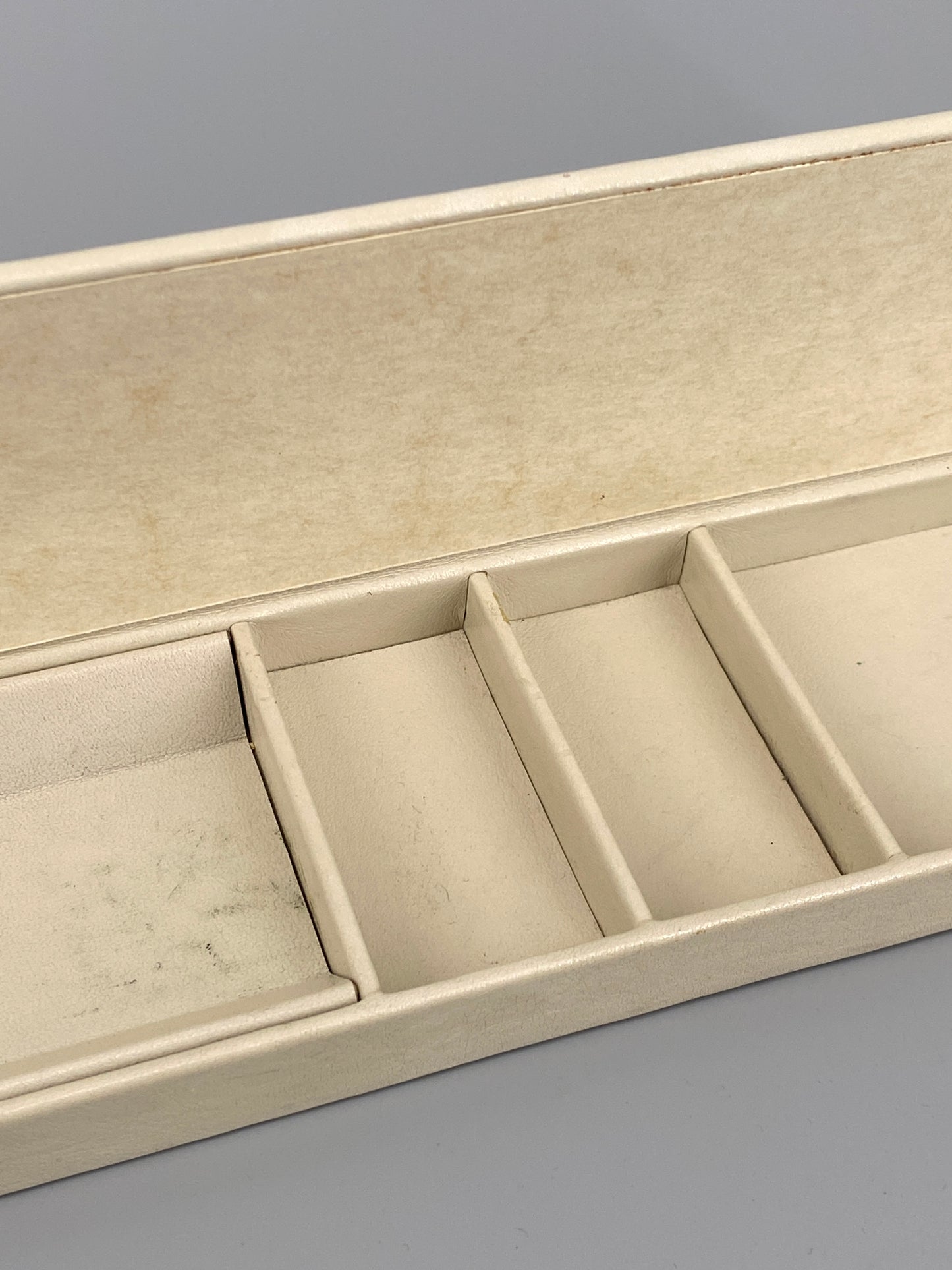 weiße Aufbewahrungsbox aus Leder von Läufer, Pinsel / Malutensilien, West-Germany, 60er