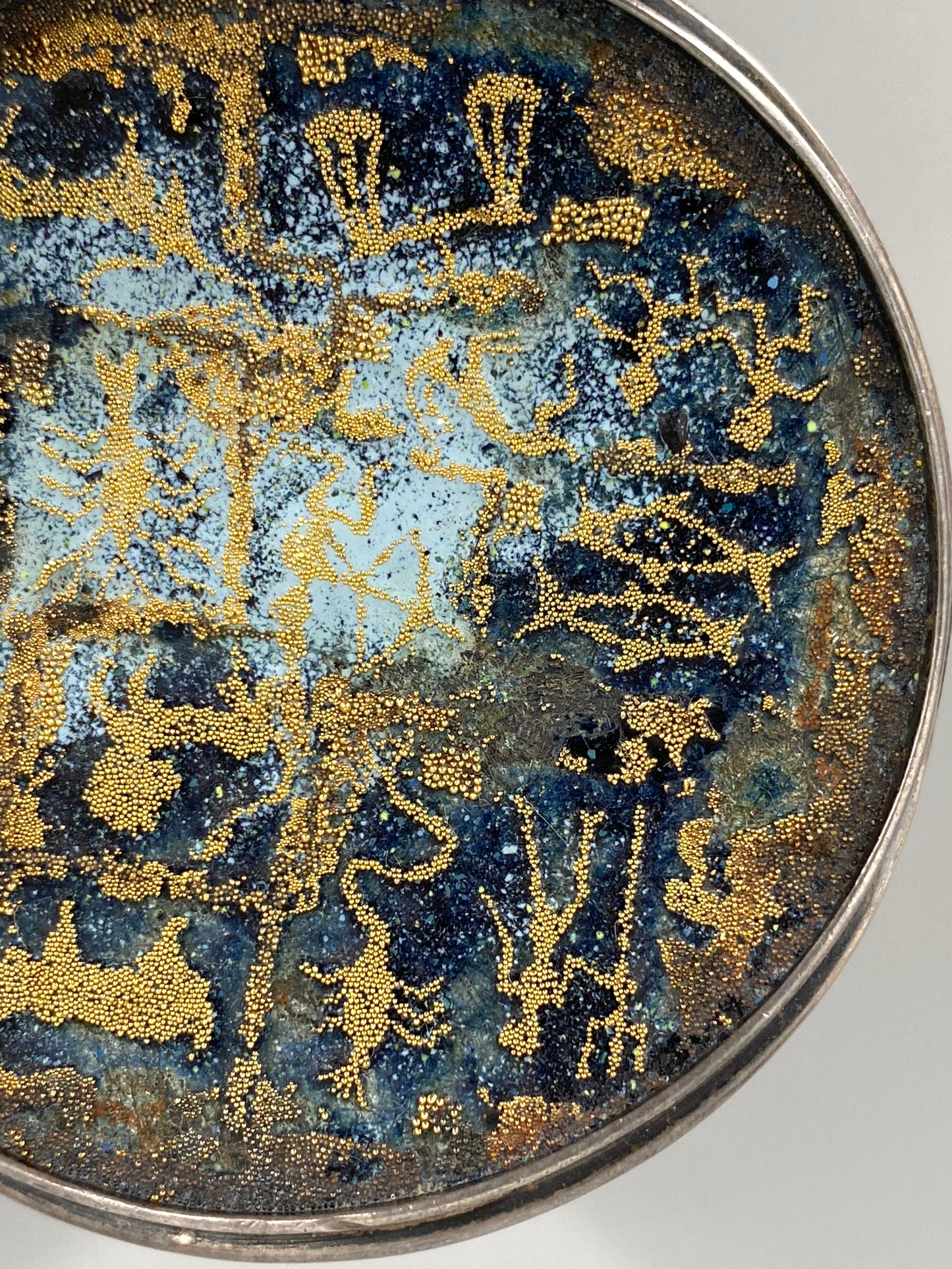 Zylindrische Deckeldose aus 925er Silber, innen punziert, emaillierter Deckel mit Messingperlen