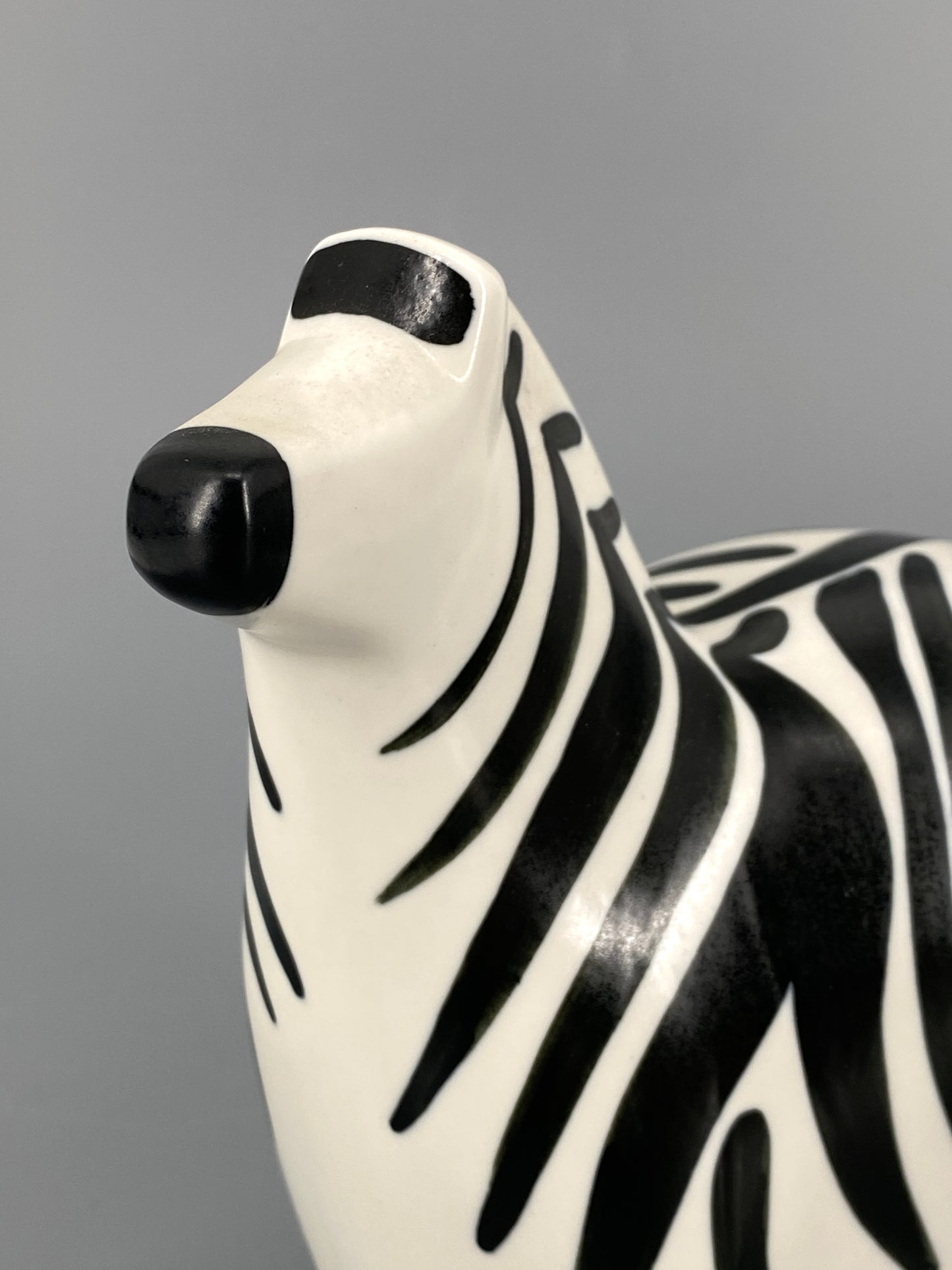 Zebra Figur aus Steinzeug von Lillemor Mannerheim bei Arabia Finnland für WWF, 80er
