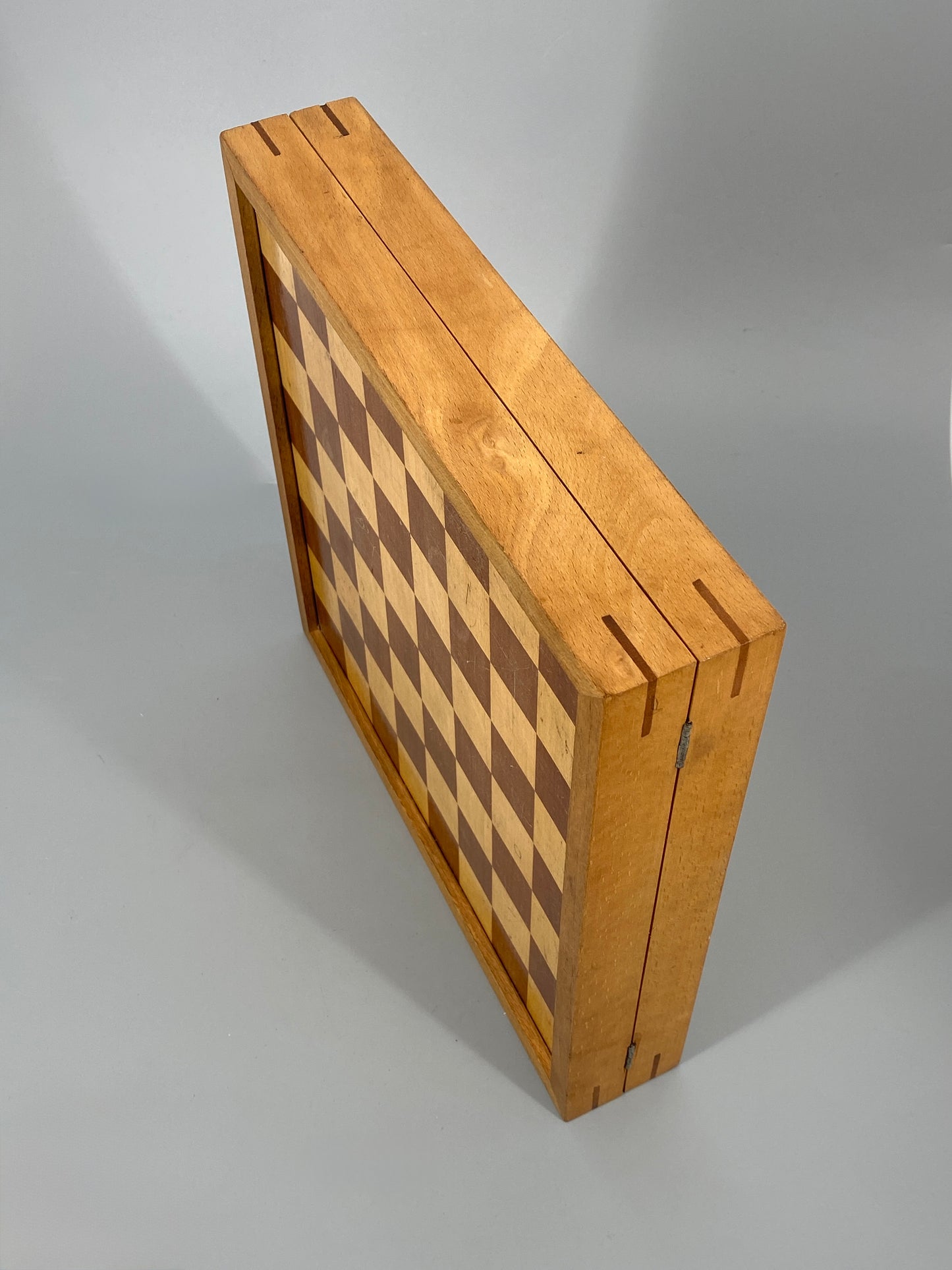 Spielbrett (Schach, Mühle, Dame, Backgrammon) in Koffer aus Holz mit Figuren