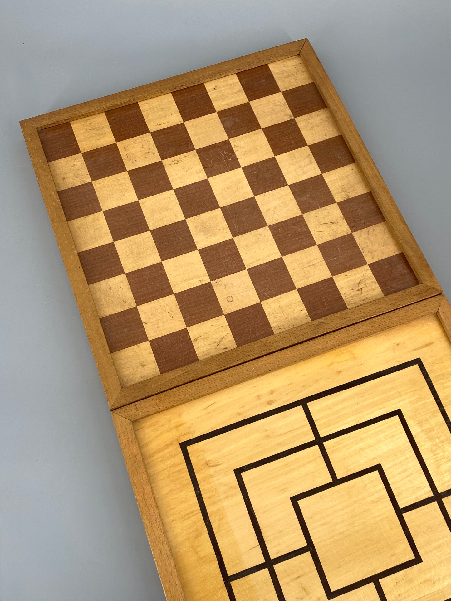 Spielbrett (Schach, Mühle, Dame, Backgrammon) in Koffer aus Holz mit Figuren