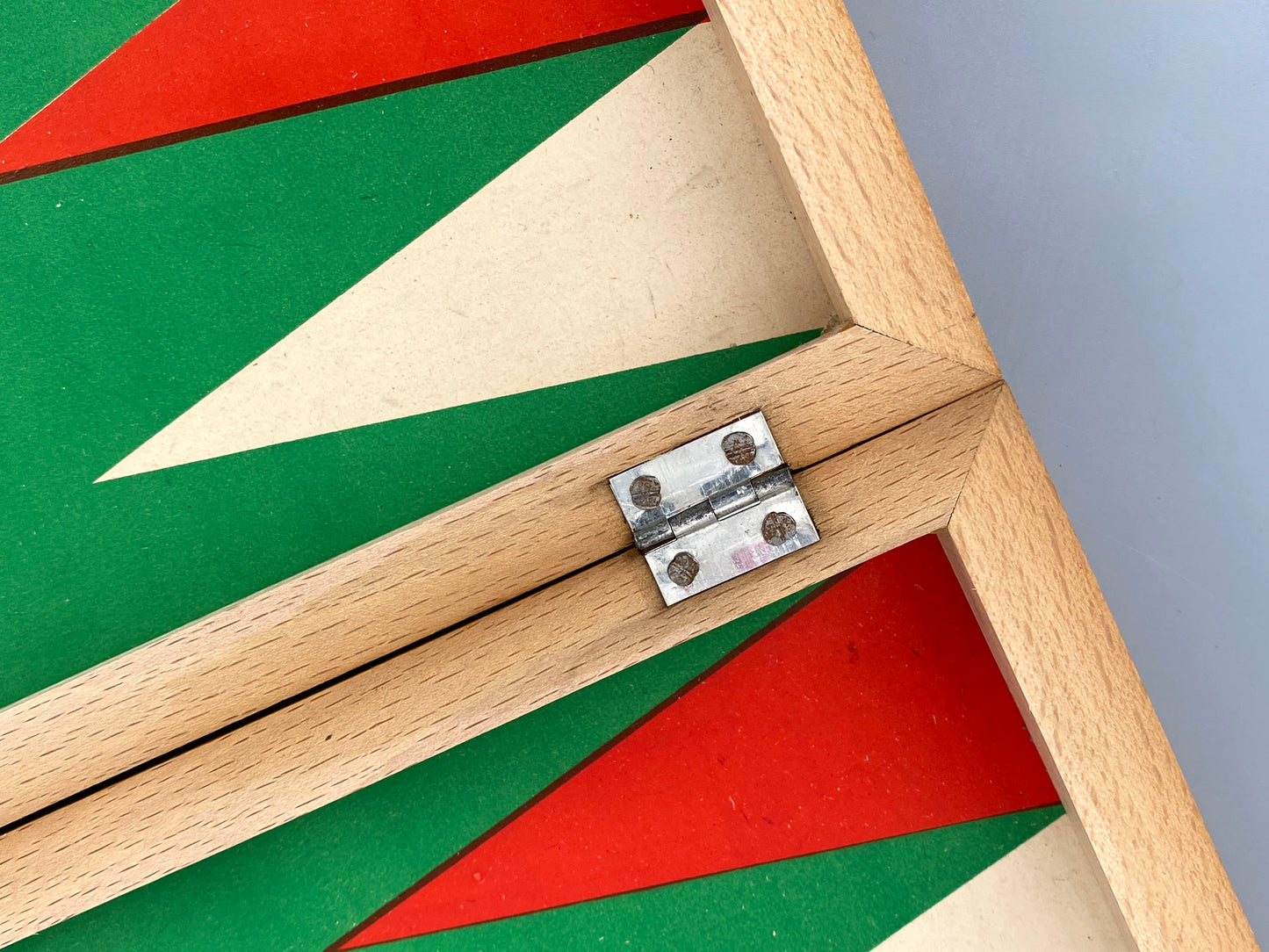 Spielbrett (Schach, Mühle, Dame, Backgrammon) in Koffer aus Holz mit Figuren