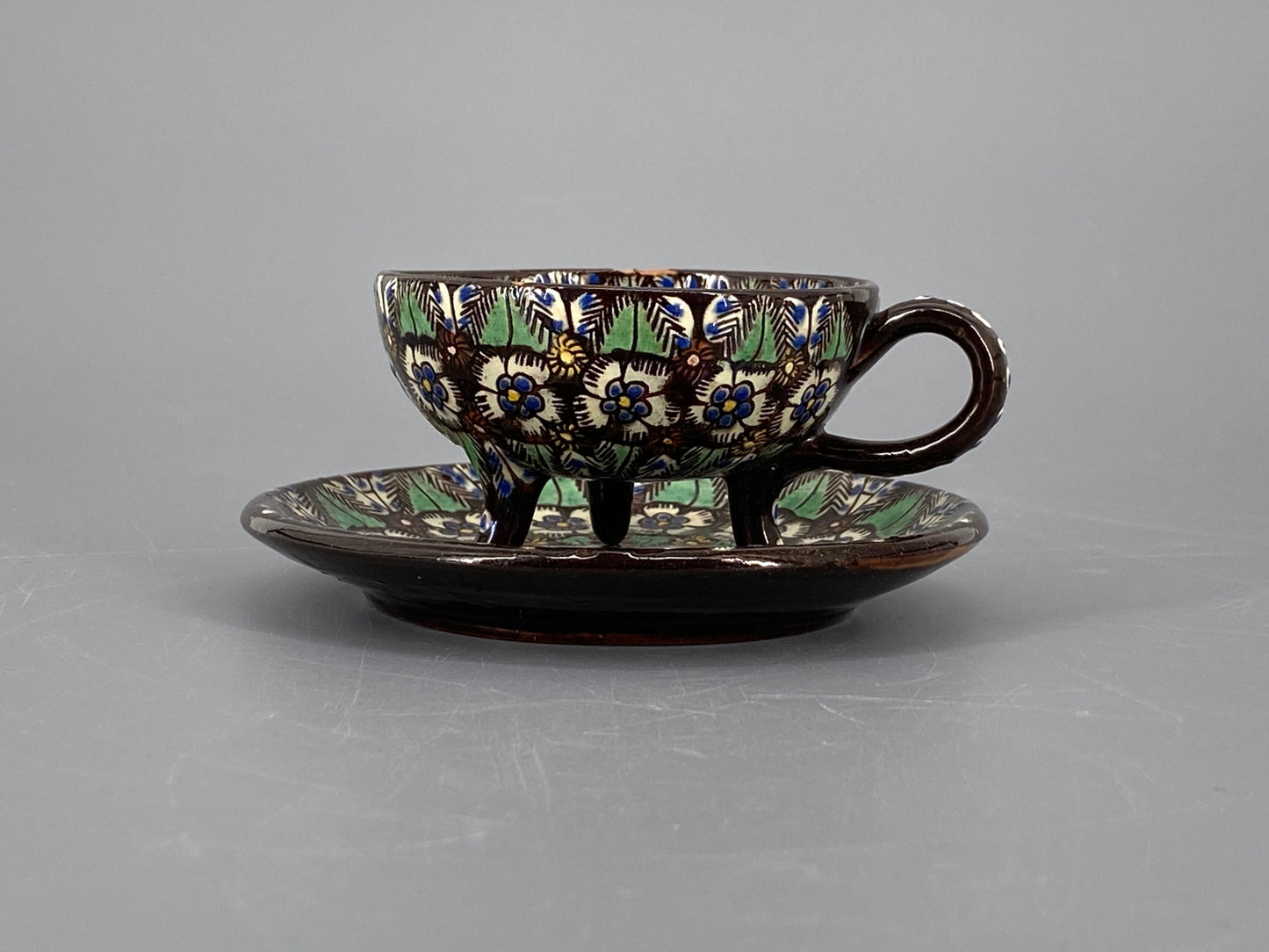 Studiokeramik Thuner Majolika Tasse mit Untertasse von Johann Wanzenried, Schweiz