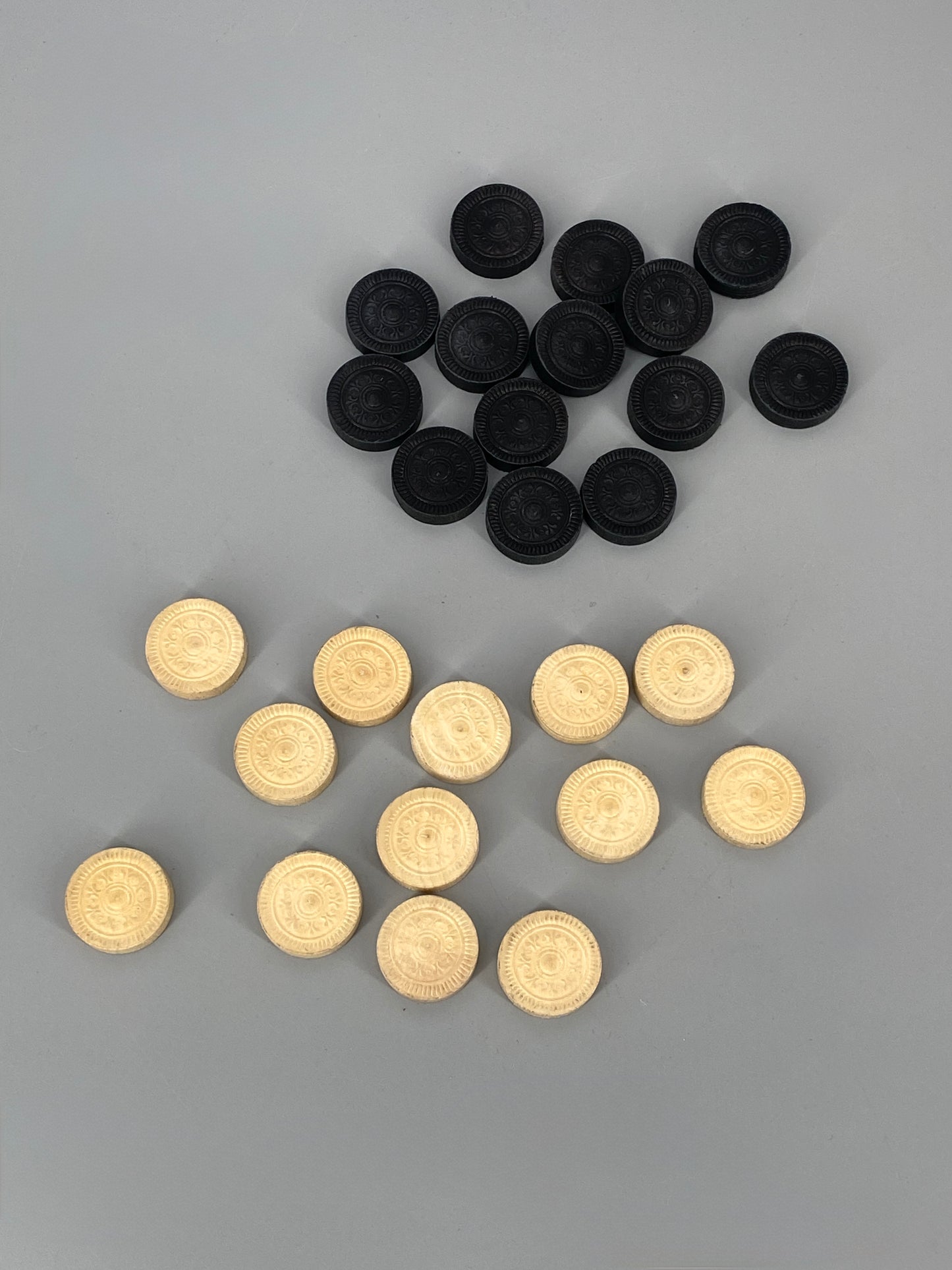 Spielbrett (Schach, Mühle, Dame, Backgrammon) in Koffer aus Holz mit Figuren