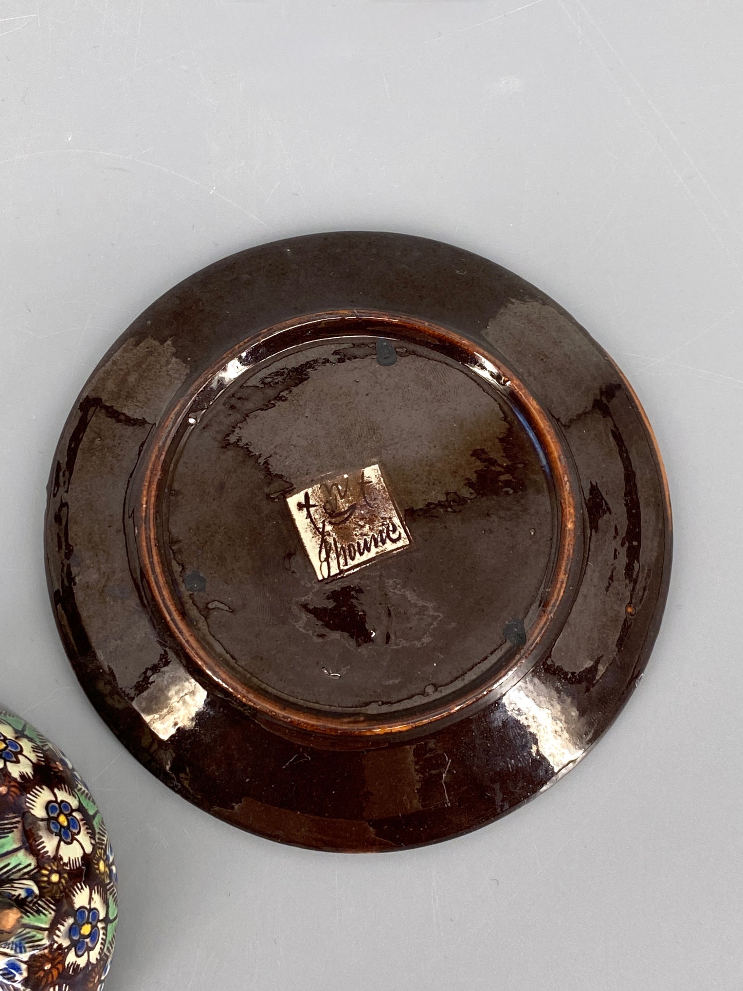 Studiokeramik Thuner Majolika Tasse mit Untertasse von Johann Wanzenried, Schweiz