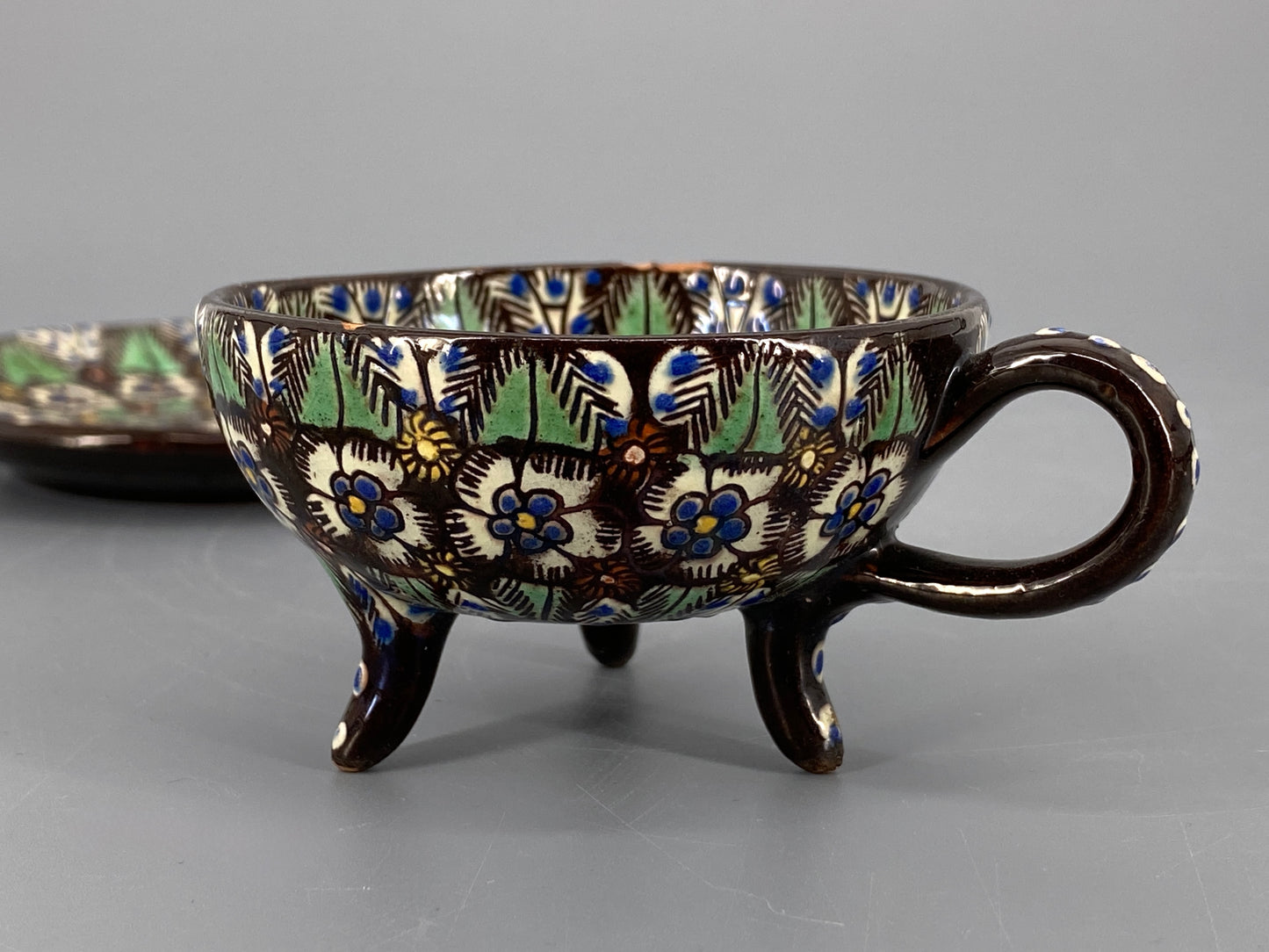 Studiokeramik Thuner Majolika Tasse mit Untertasse von Johann Wanzenried, Schweiz