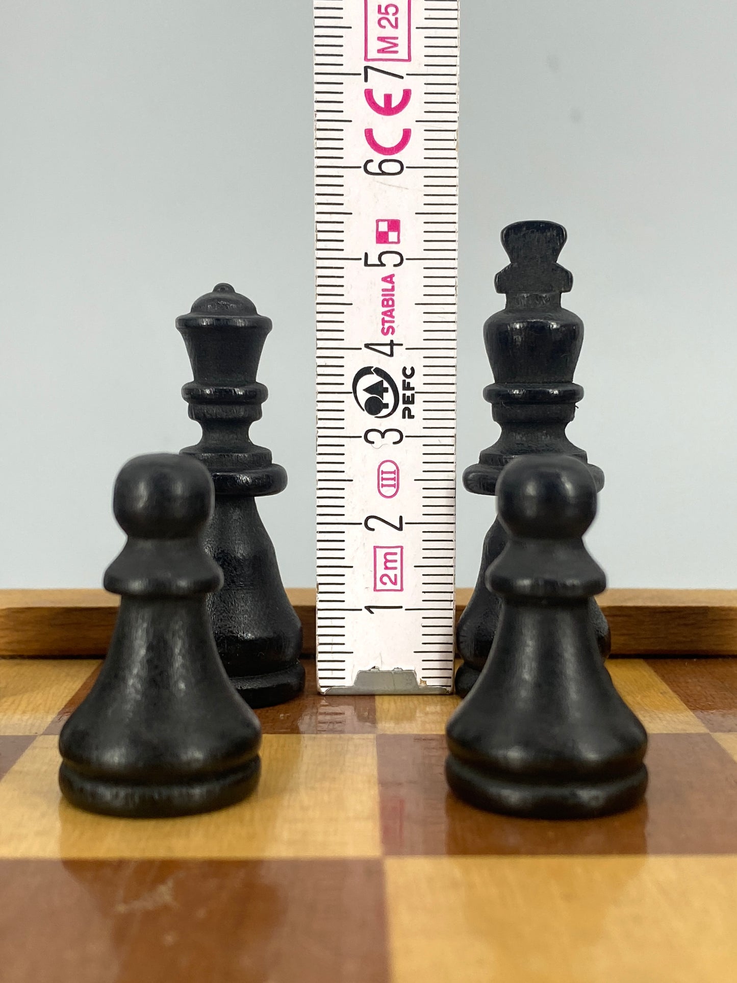 Spielbrett (Schach, Mühle, Dame, Backgrammon) in Koffer aus Holz mit Figuren