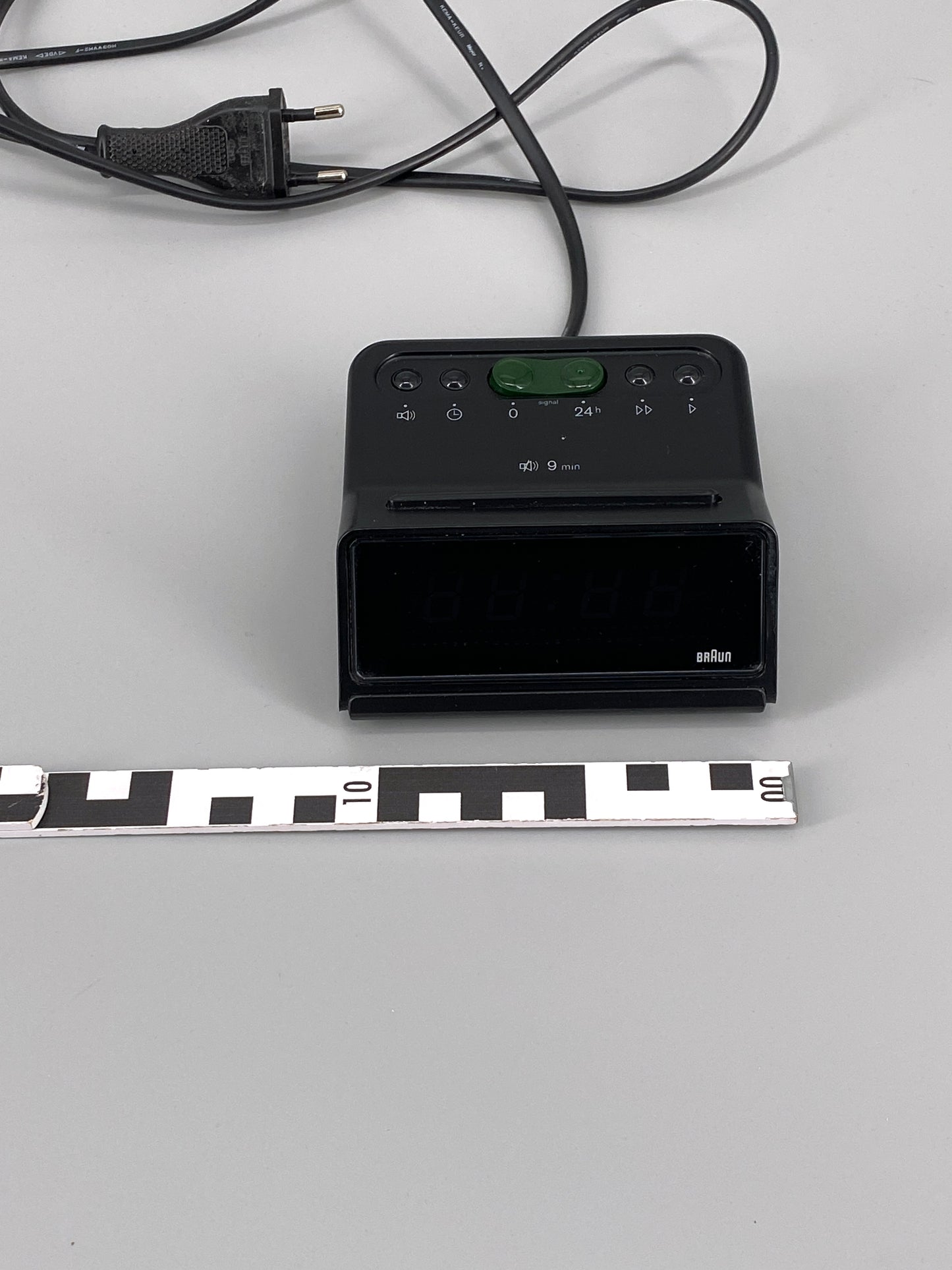 #2 Digitale Tischuhr von Dietrich Lubs für BRAUN, Deutschland, 1983