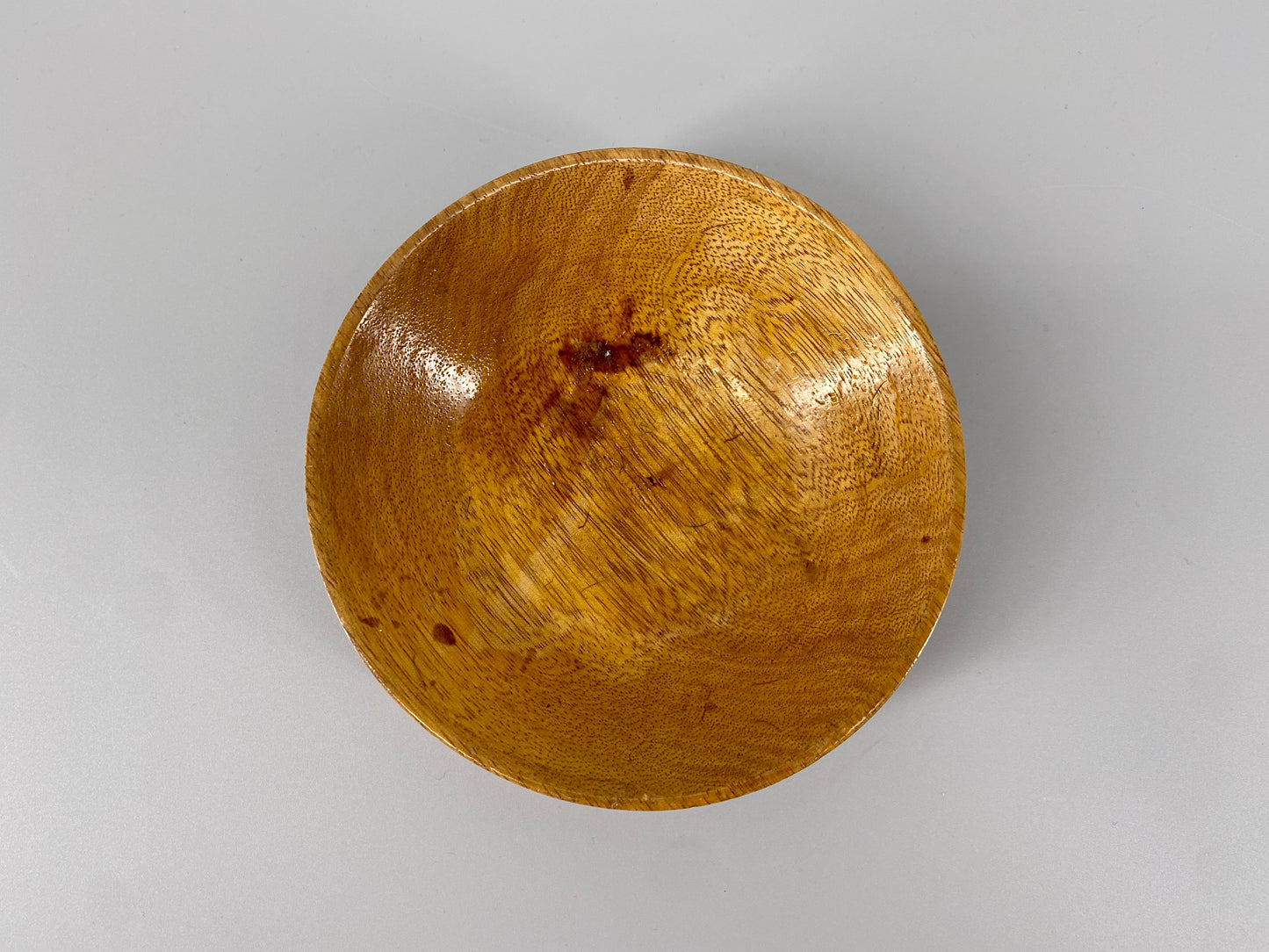 Handgedeichselte Holzdose von Karl Sickert, DDR, 1950-70