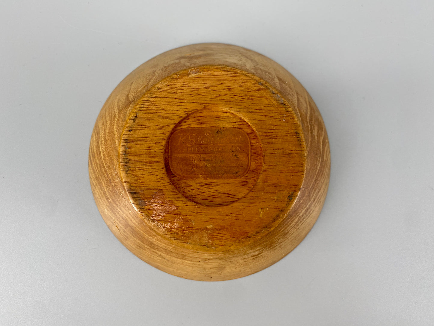 Handgedeichselte Holzdose von Karl Sickert, DDR, 1950-70