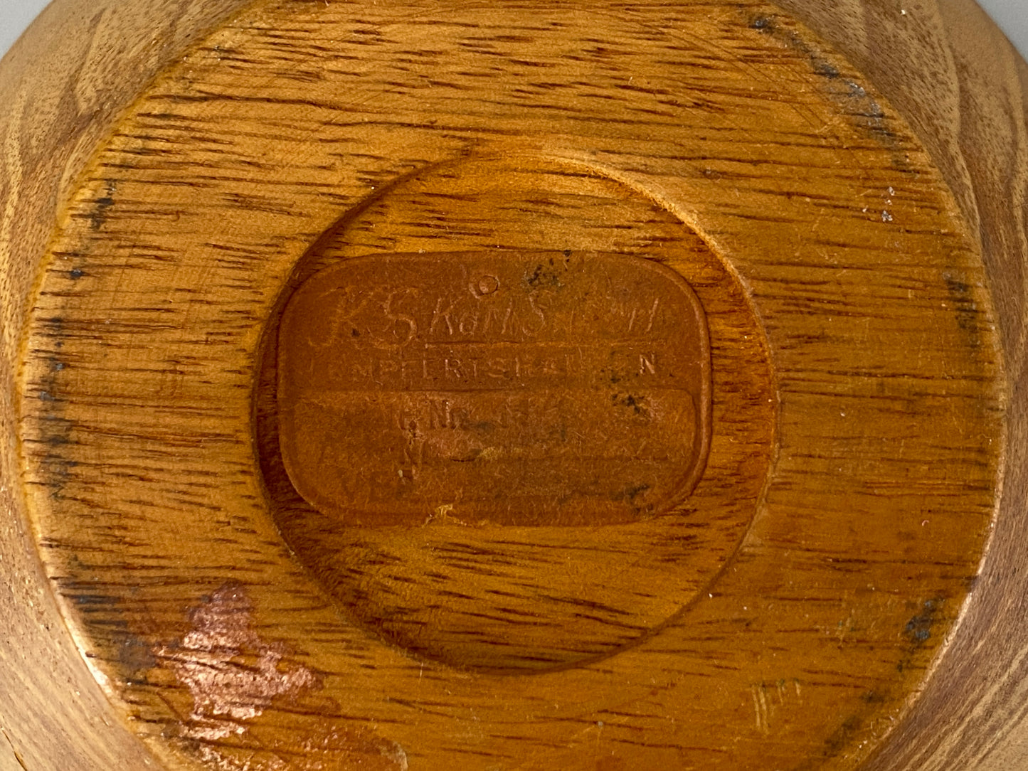 Handgedeichselte Holzdose von Karl Sickert, DDR, 1950-70