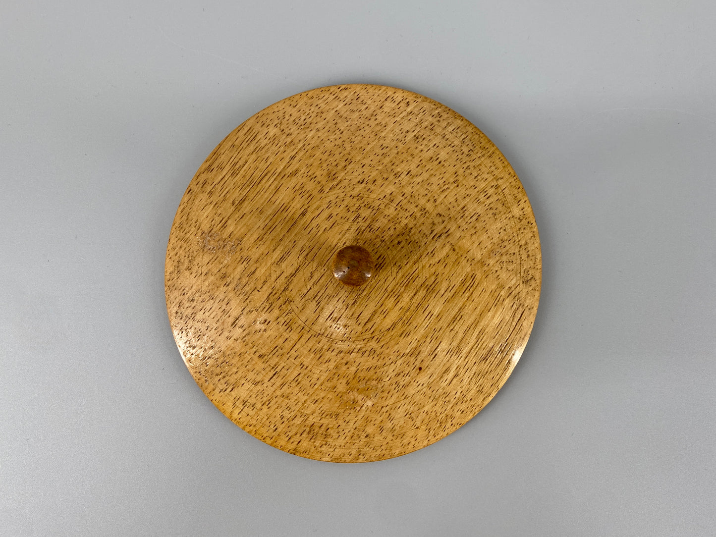 Handgedeichselte Holzdose von Karl Sickert, DDR, 1950-70