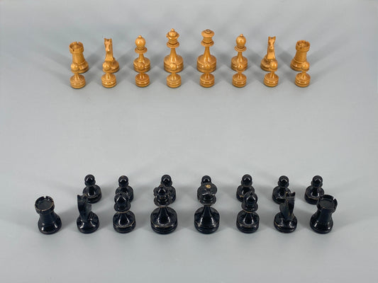 Schachfiguren in Schatulle aus der ersten Hälfte des zwanzigsten Jahrhundert, König 8 cm