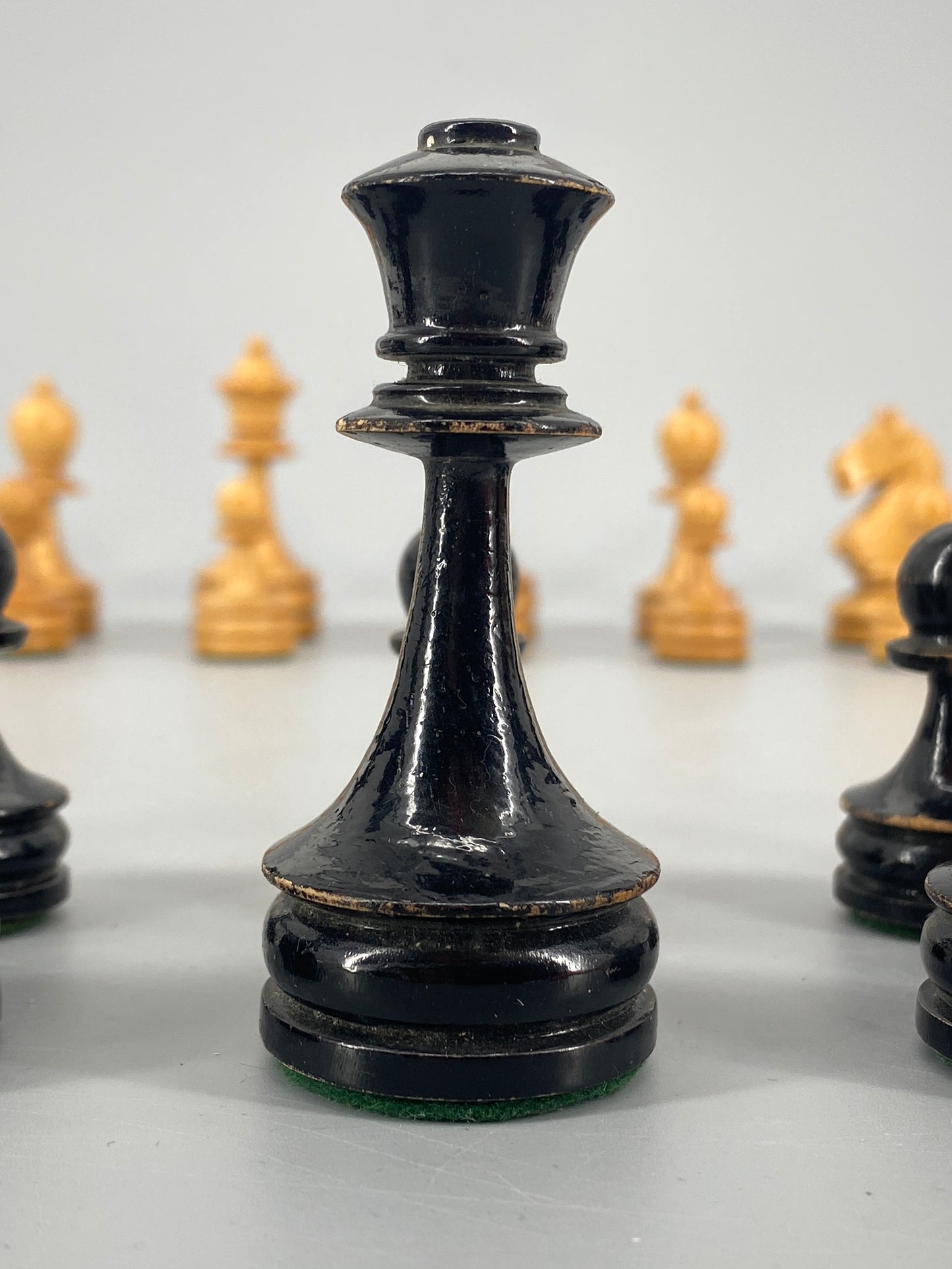 Schachfiguren in Schatulle aus der ersten Hälfte des zwanzigsten Jahrhundert, König 8 cm