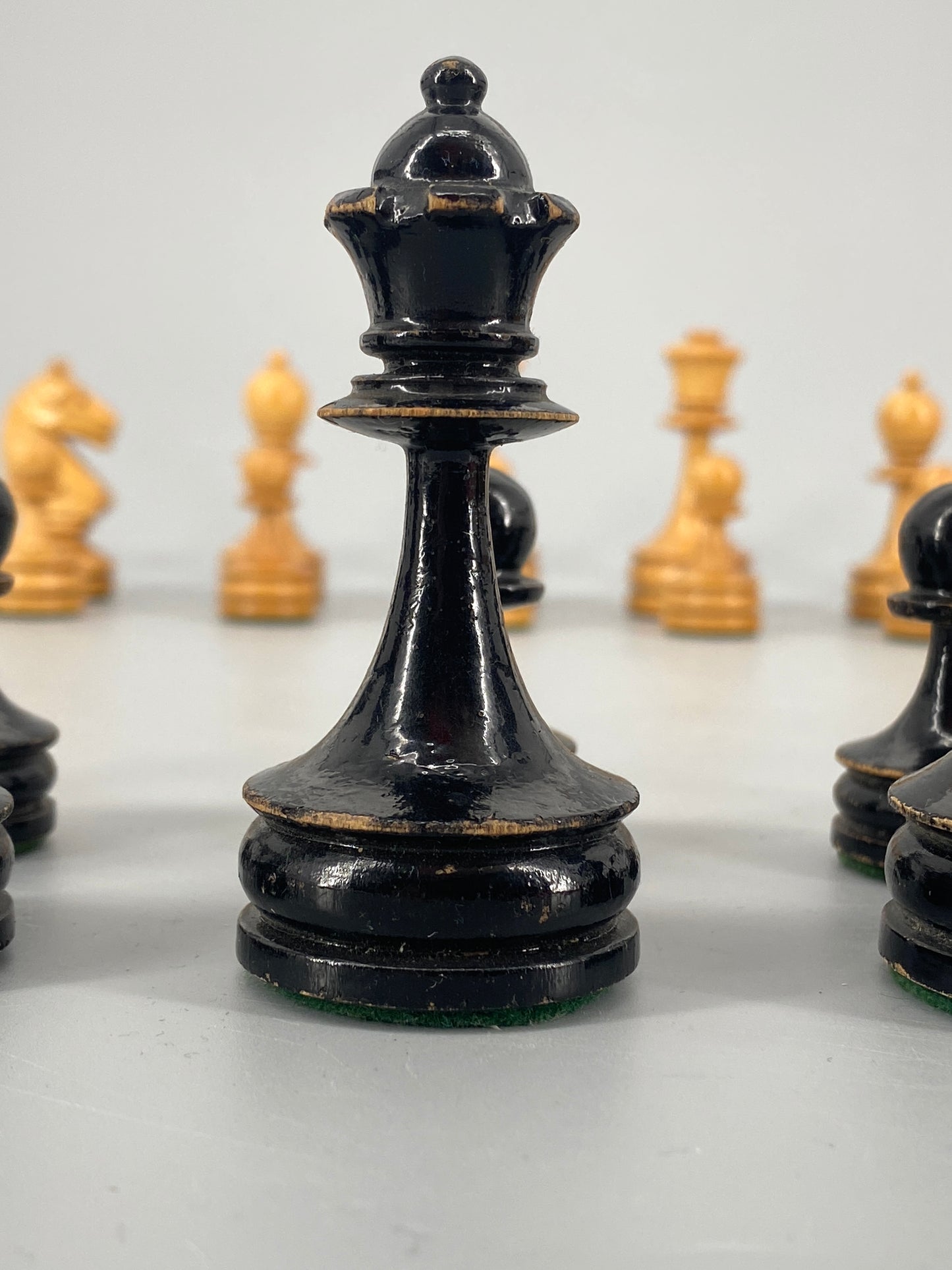 Schachfiguren in Schatulle aus der ersten Hälfte des zwanzigsten Jahrhundert, König 8 cm