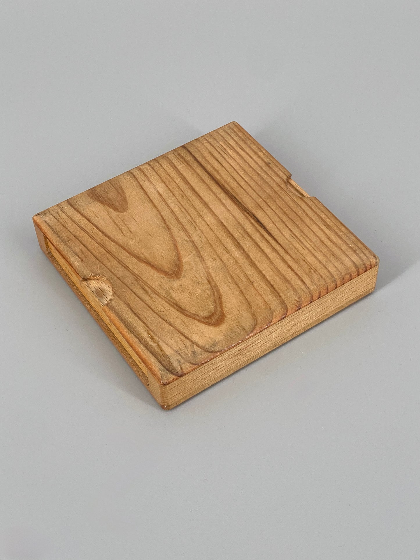 kleines Reiseschach aus hellem Holz
