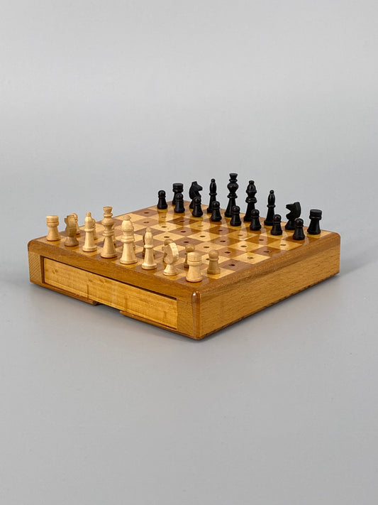 kleines Reiseschach aus hellem Holz