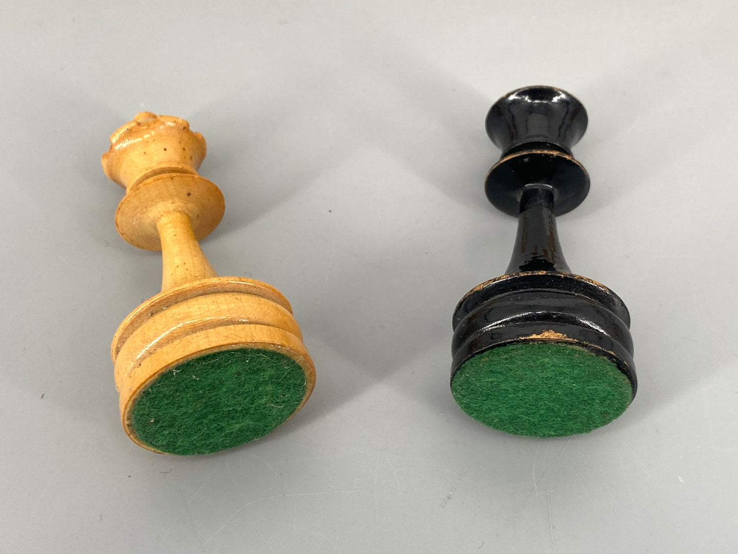 Schachfiguren in Schatulle aus der ersten Hälfte des zwanzigsten Jahrhundert, König 8 cm