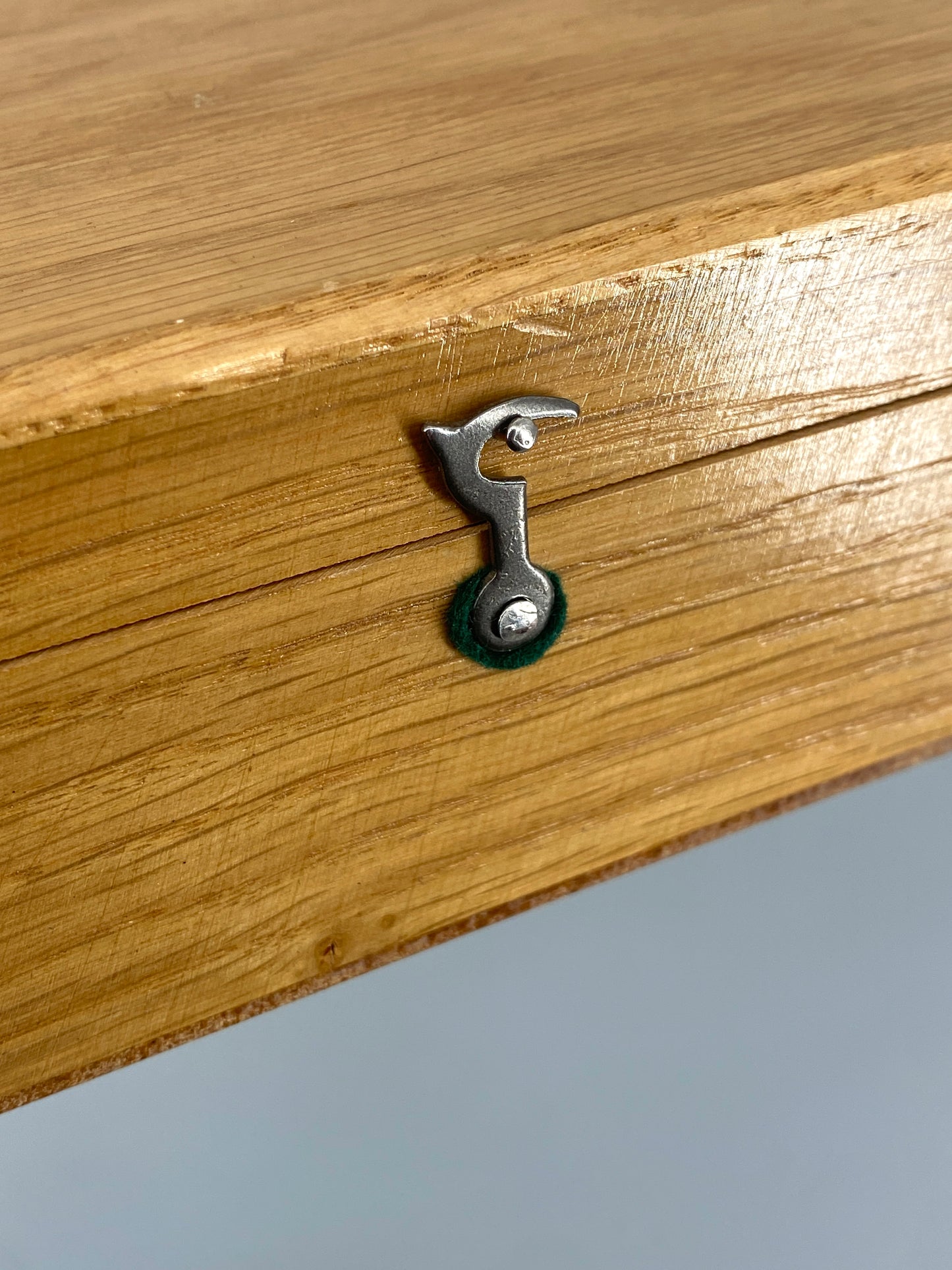 Vintage Spielsteine aus Holz in Schatulle, Durchmesser 2,5 cm