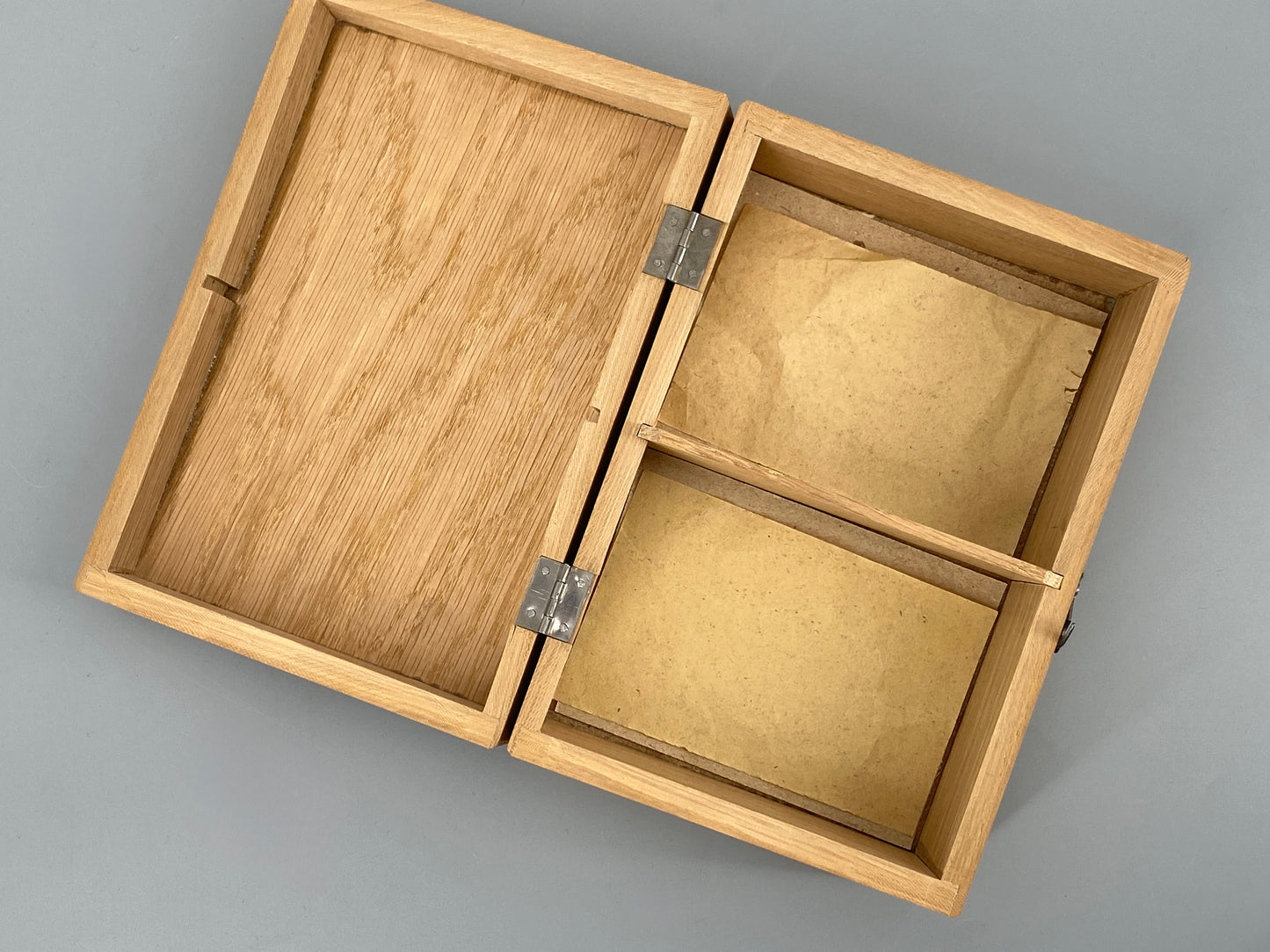 Vintage Spielsteine aus Holz in Schatulle, Durchmesser 2,5 cm