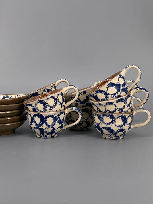 Studiokeramik Geschirr mit blauem Muster, Spongeware/Schwammmuster