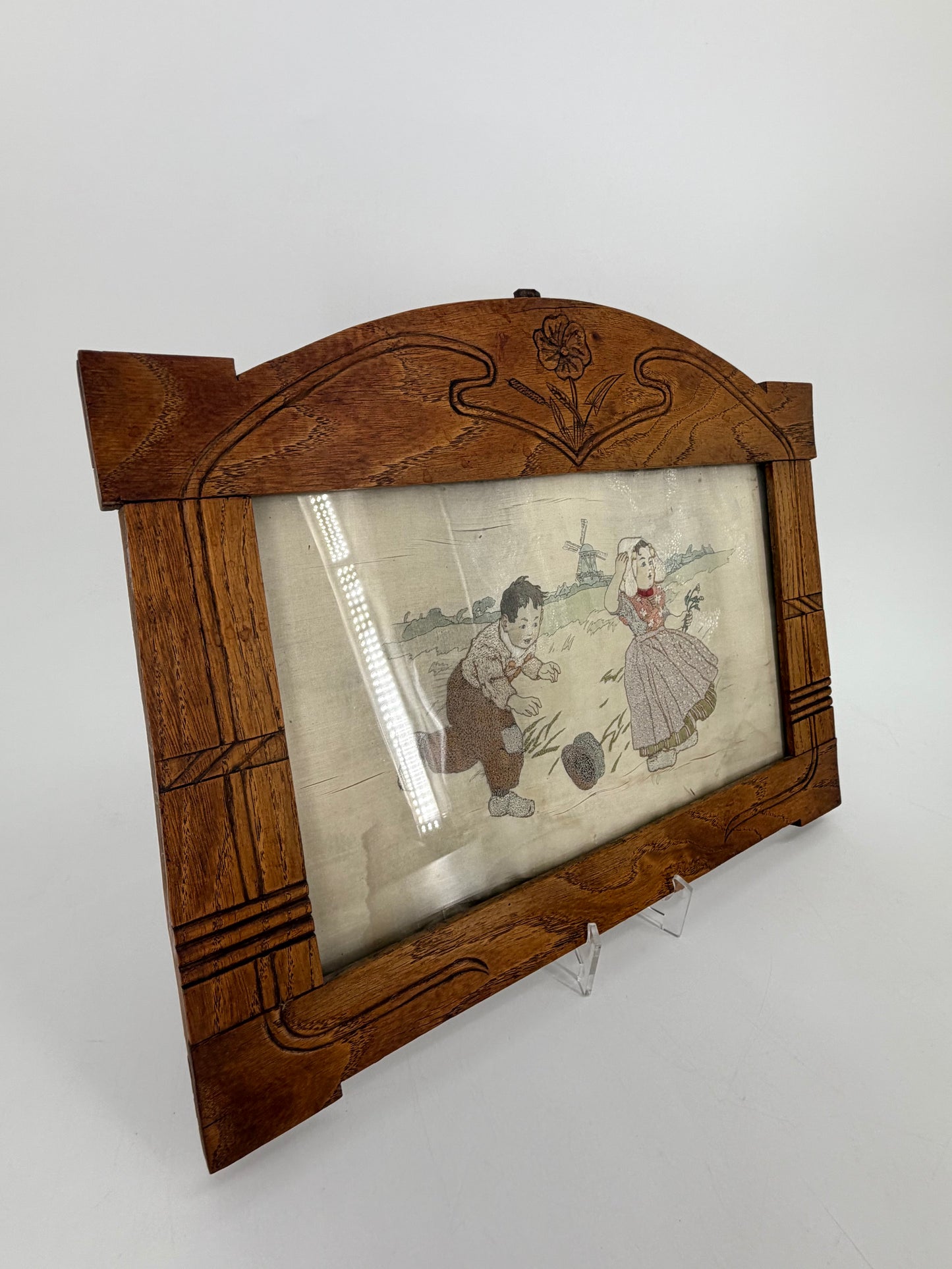 Art Deco Seidenstickerei zweier, spielender Kinder im Stil von Rie Cramer um 1920