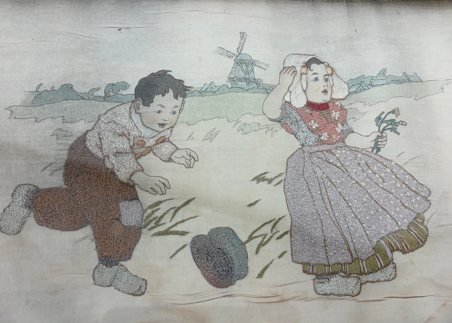 Art Deco Seidenstickerei zweier, spielender Kinder im Stil von Rie Cramer um 1920