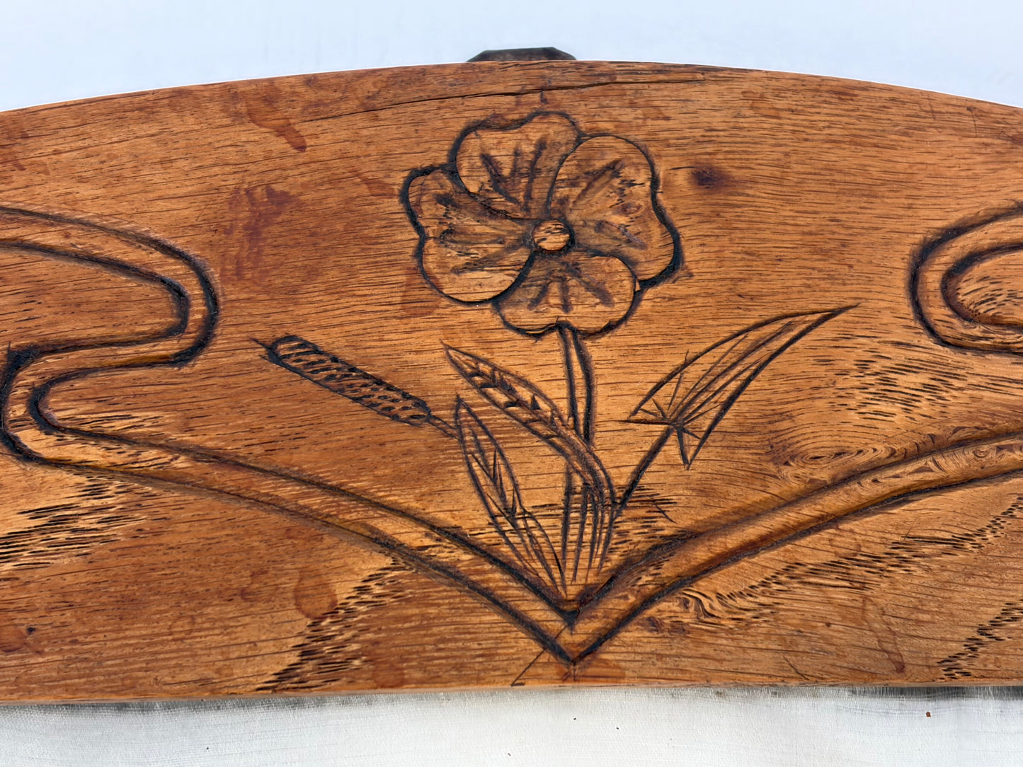 Art Deco Seidenstickerei zweier, spielender Kinder im Stil von Rie Cramer um 1920