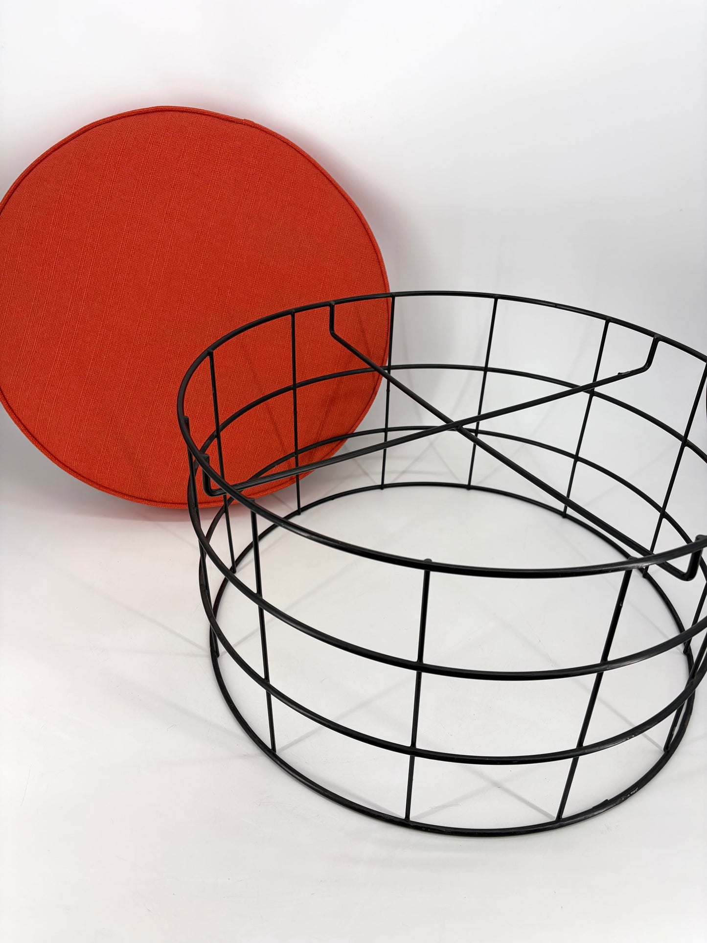 Mid Century Design Sitzhocker T 1aus Drahtgeflecht mit neuem Sitzkissen von Verner Panton für Plus Linje Kopenhagen, Dänemark 1960er
