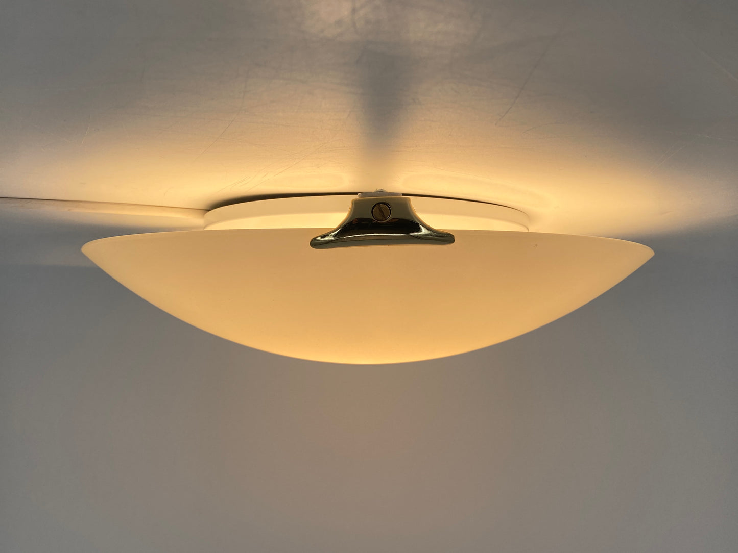Plafoniere mit Satin-Glasschale von GUTI´S S.L. 1980er