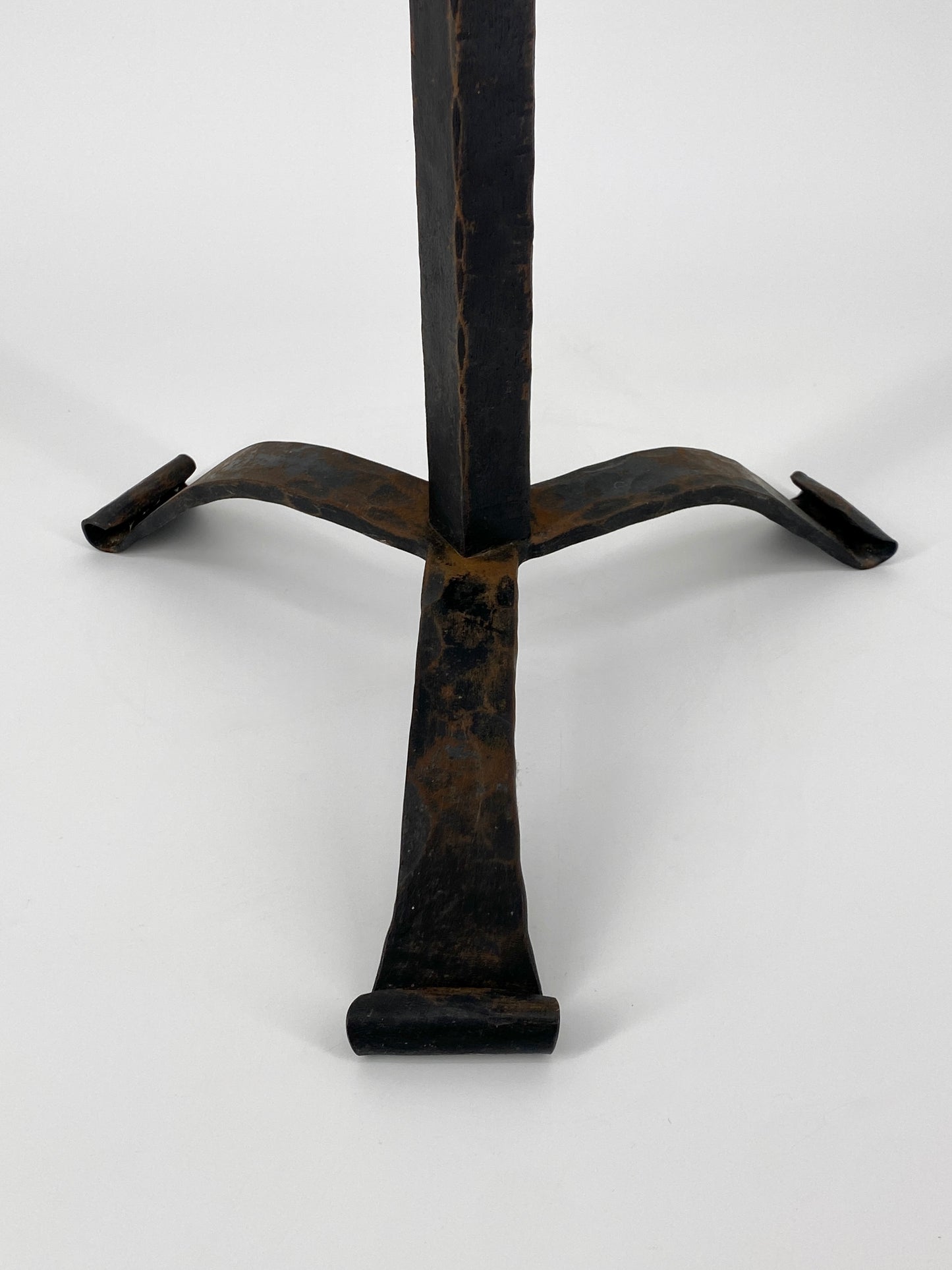 Großer brutalistischer Kerzenständer aus Schmiedeeisen, 1950-1970er